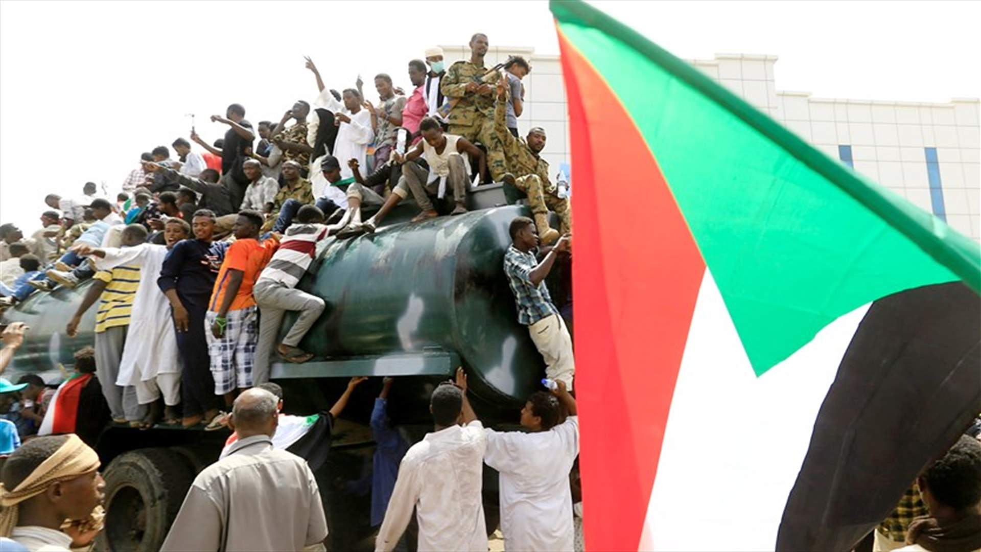 التلفزيون السوداني: استقالة مدير جهاز الأمن والمخابرات الوطني صلاح قوش