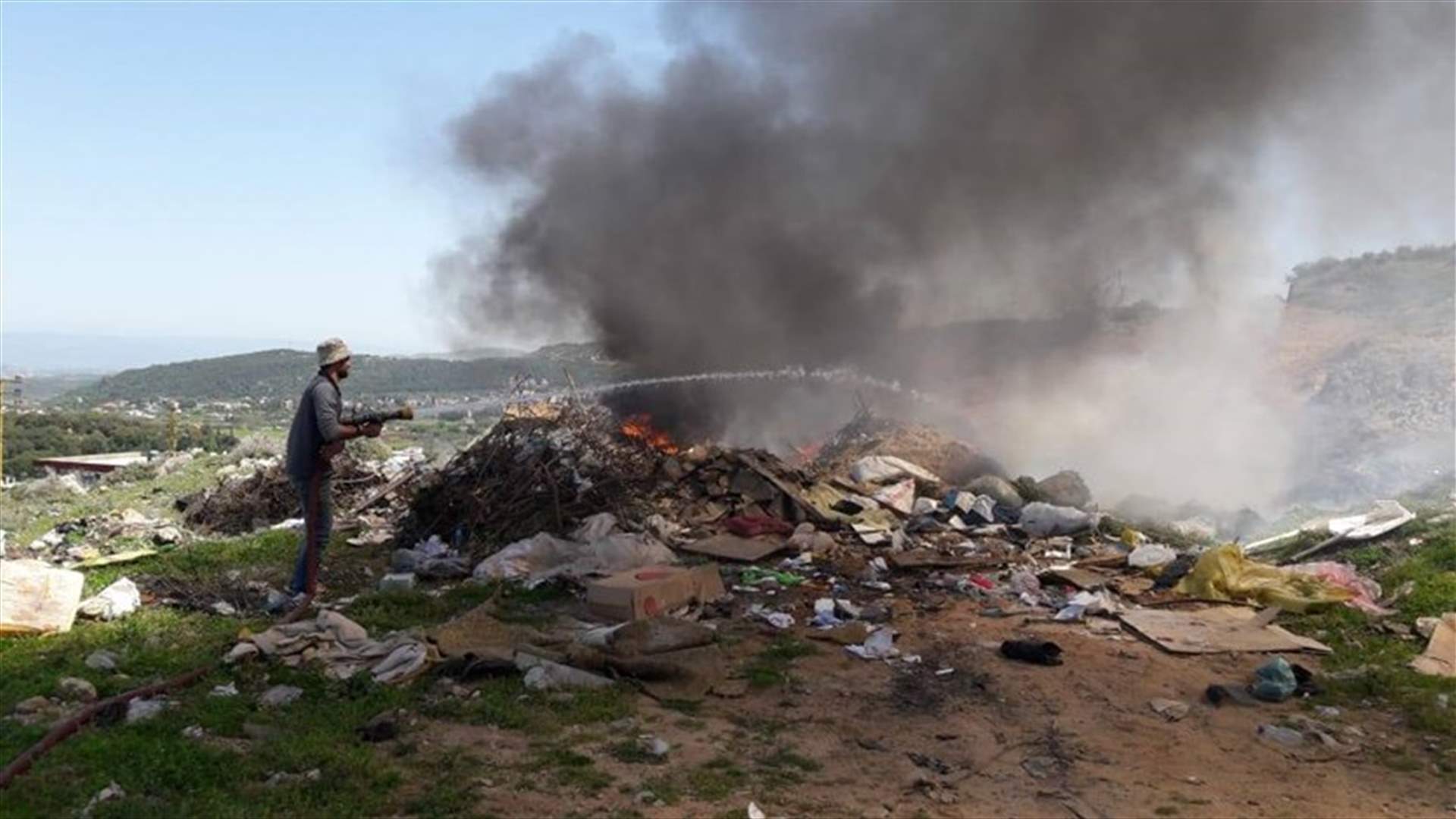 بعد متابعة وزير البيئة موضوع حرق الدواليب..بيان توضيحي من بلدية بزبينا