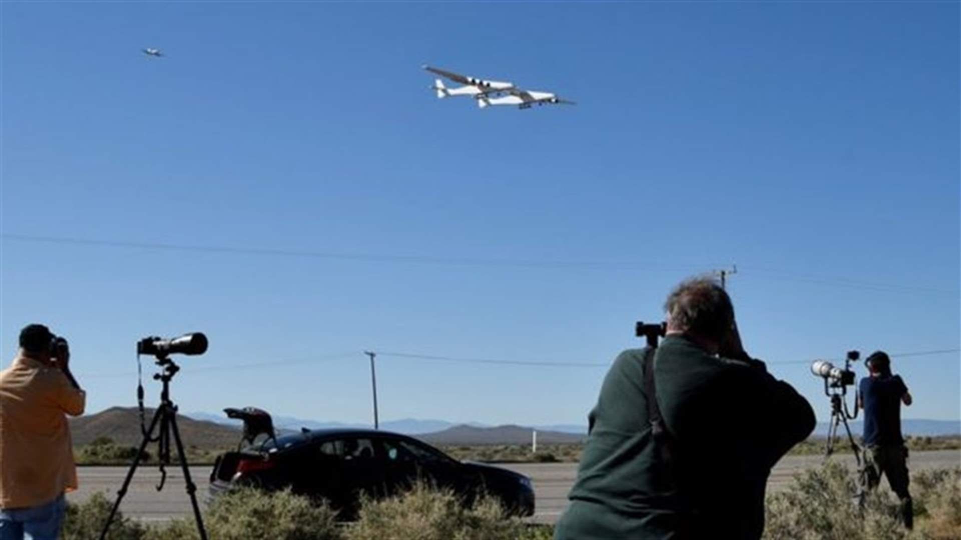 أكبر طائرة في العالم تحلق فوق كاليفورنيا في أولى رحلاتها (صور وفيديو)