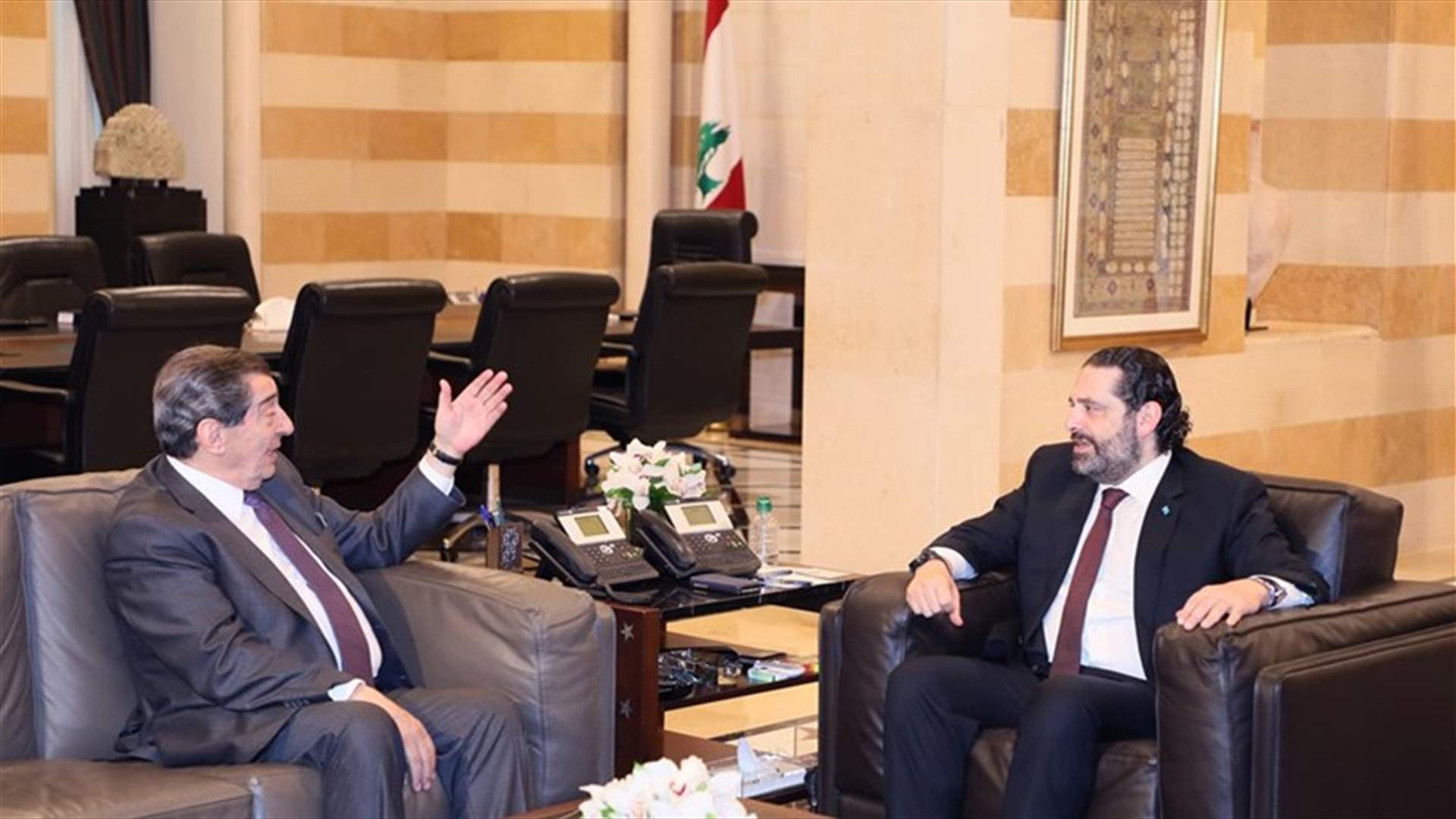 الفرزلي بعد لقائه الحريري: ستتم المحافظة على حقوق اللبنانيين المكتسبة ولن يؤخذ أي شيء منها