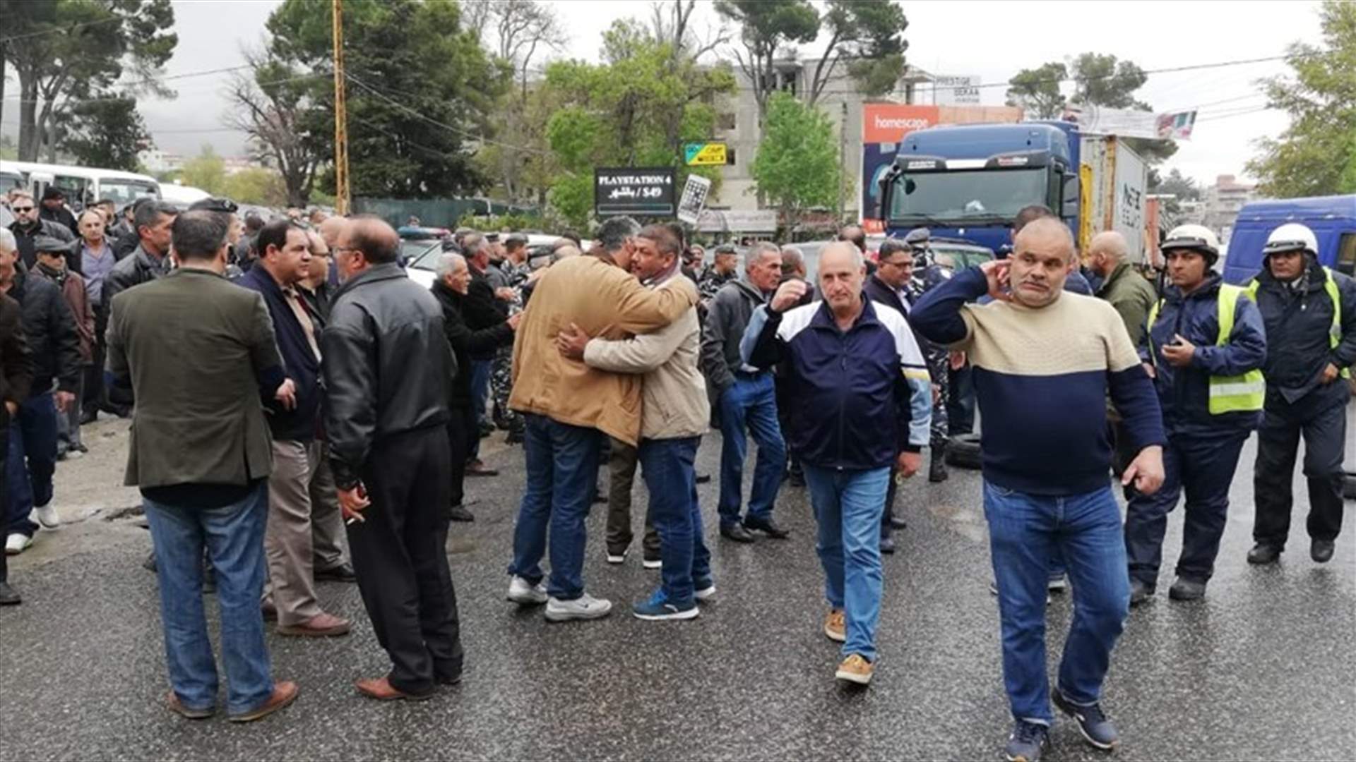 Retired military personnel take to the streets, protest salary cut