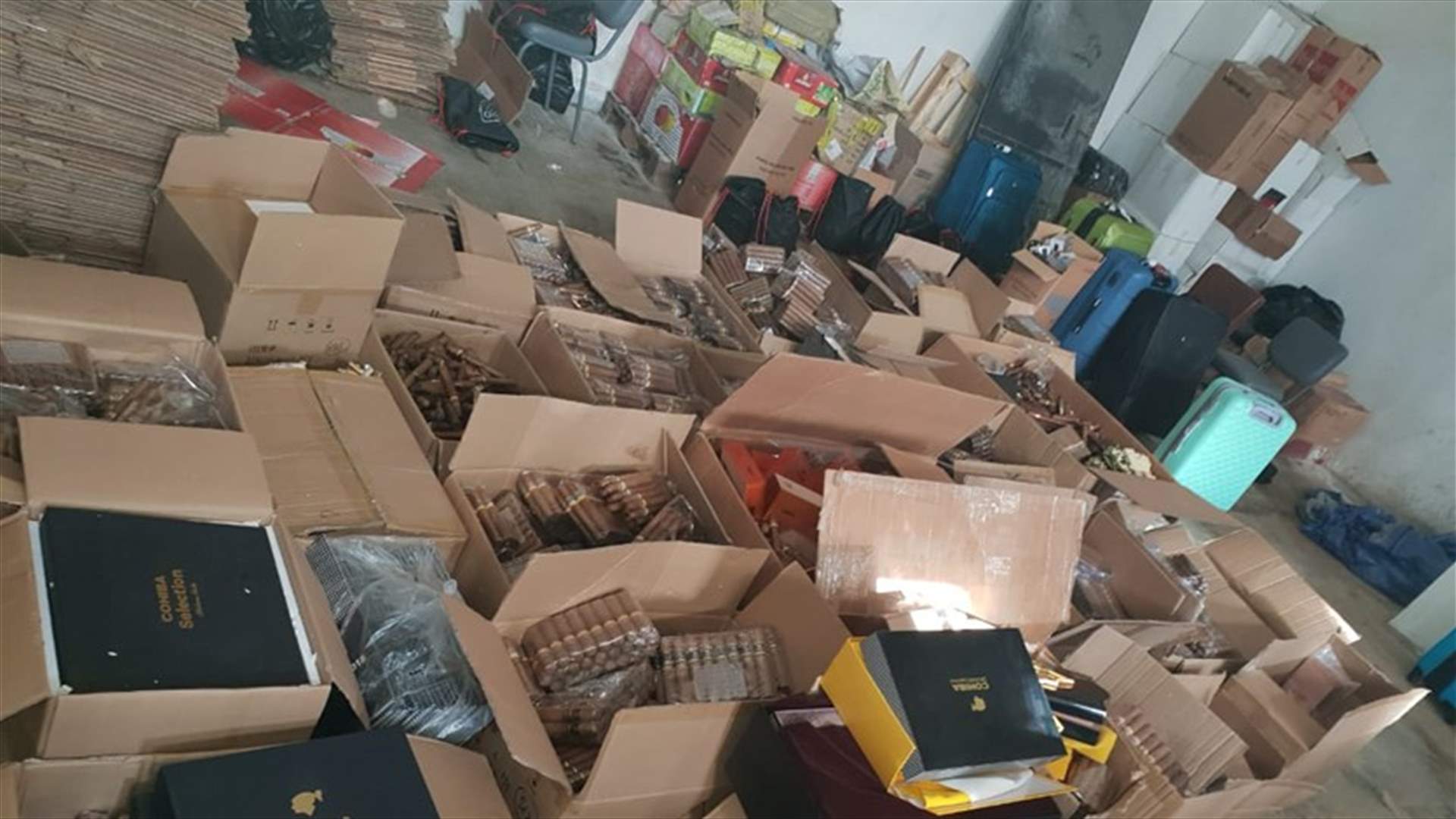 منتجات مهربة في مستودع ومحل... هذا ما ضبطته "الريجي" (صور)