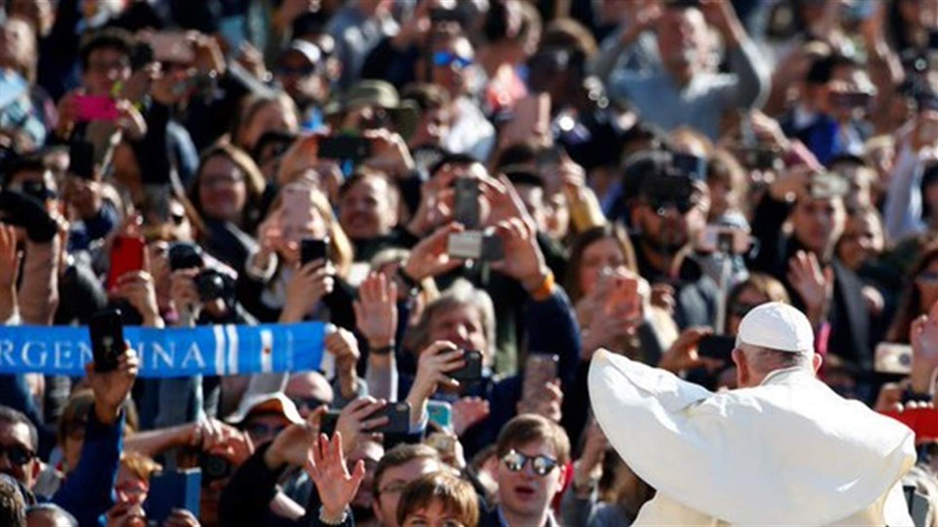 Pained Pope pays tribute to Notre-Dame firefighters
