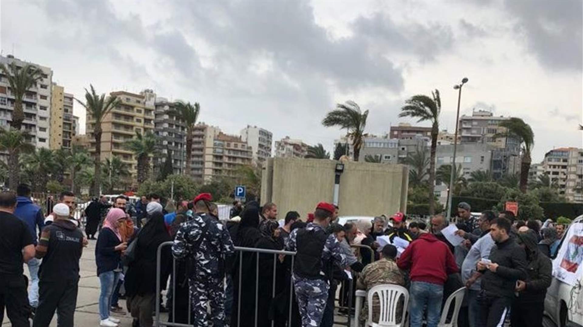 توزيع مساعدات على عائلات فقيرة في طرابلس مقدمة من السعودية
