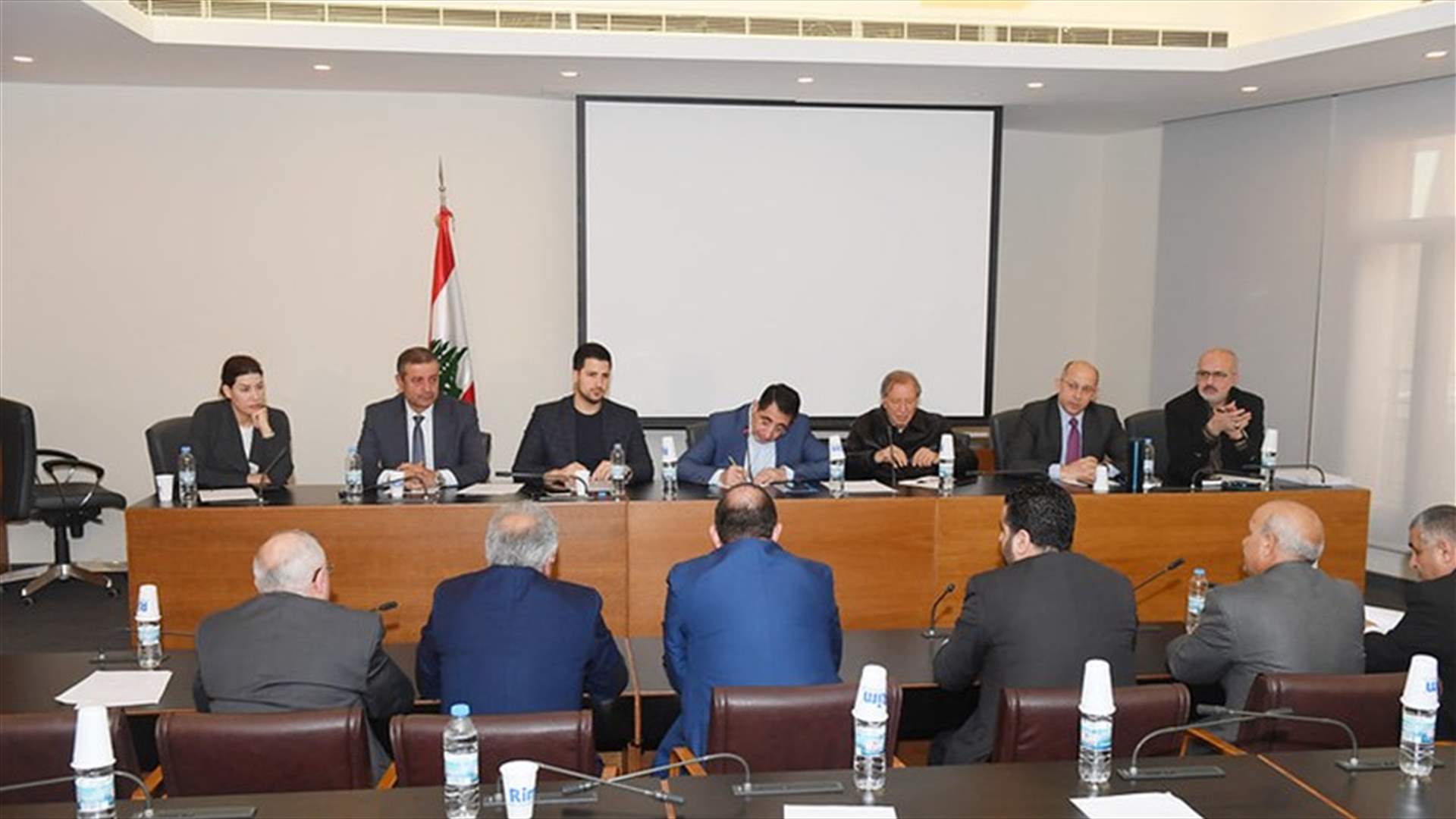 لجنة الاتصالات طلبت من وزارة الاعلام اعداد دراسة عن واقع الاذاعات