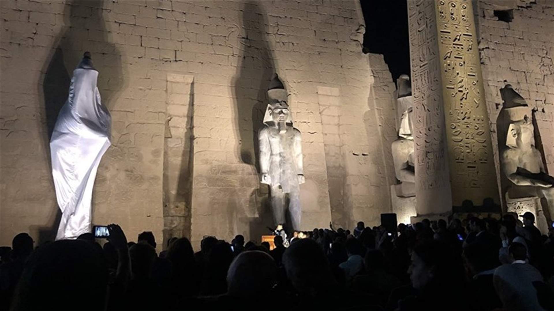 مصر تزيح الستار عن تمثال ضخم للملك رمسيس الثاني بعد ترميمه في الأقصر