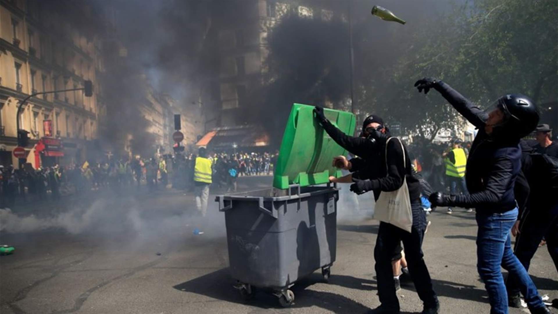 اشتباكات بين الشرطة والسترات الصفر في باريس (صوَر)