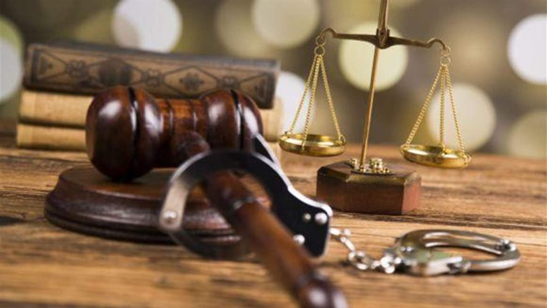محكمة جزائرية تستدعي رئيس الوزراء السابق