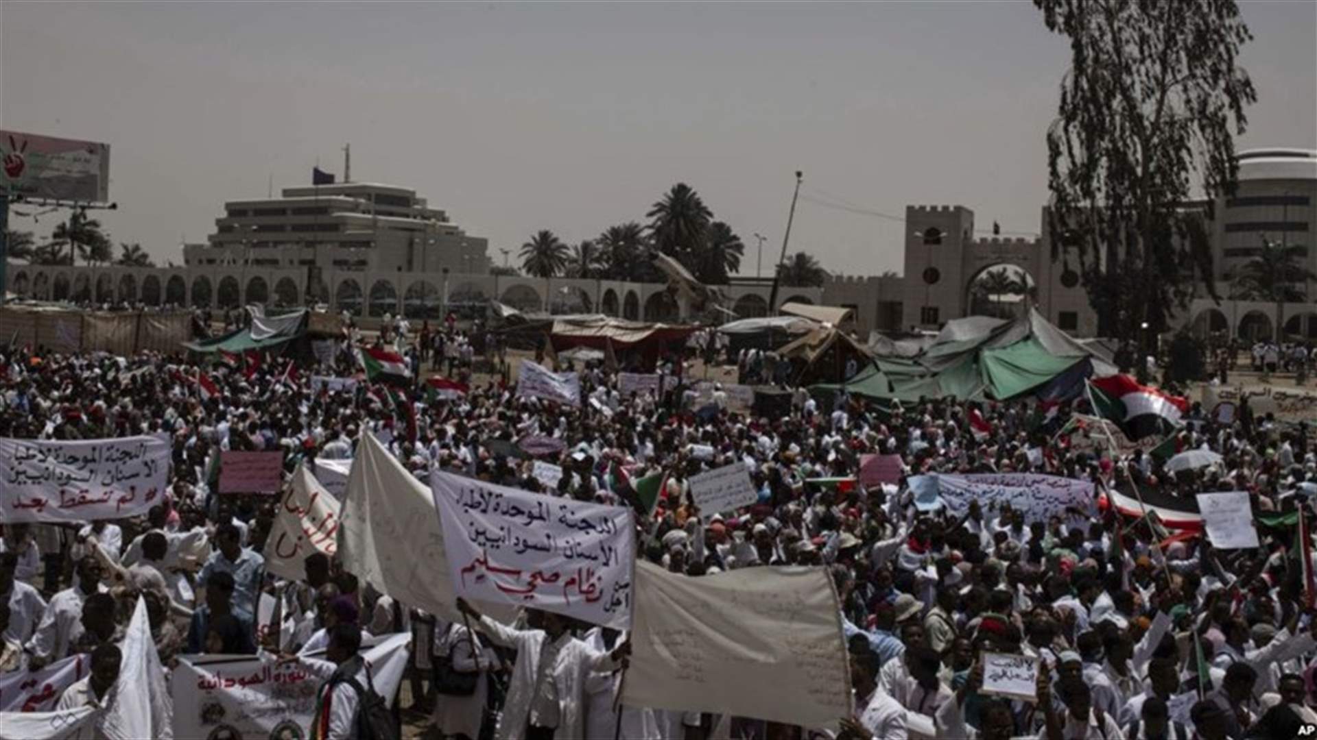 تجمع المهنيين السودانيين يعلّق التفاوض مع المجلس العسكري