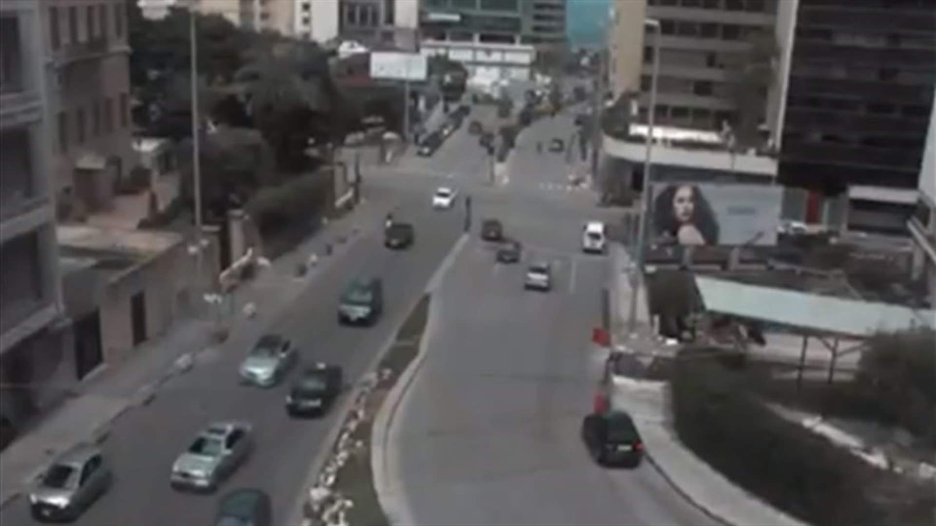 انزلاق وتصادم عند تقاطع برج المر (فيديو)
