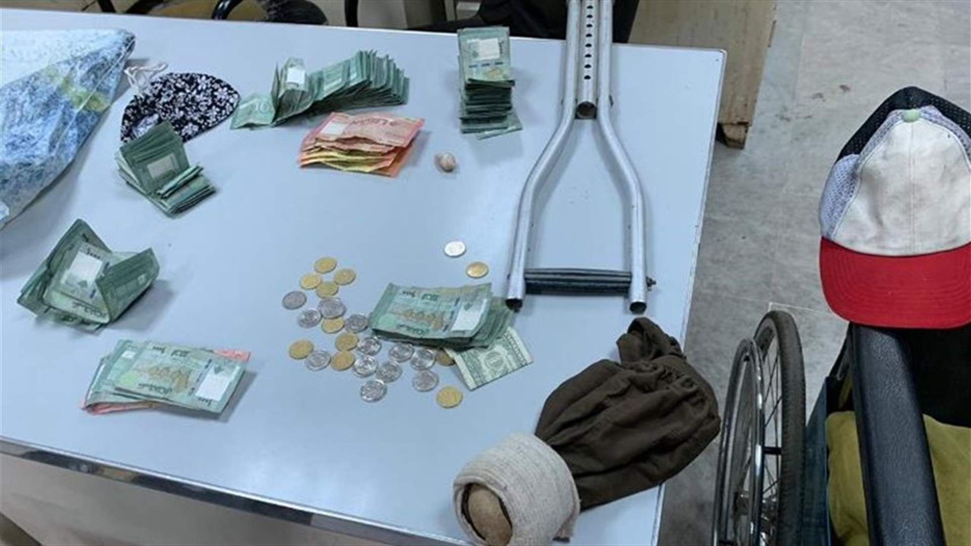 شرطة بلدية طرابلس توقف متسولاً يدّعي الإعاقة