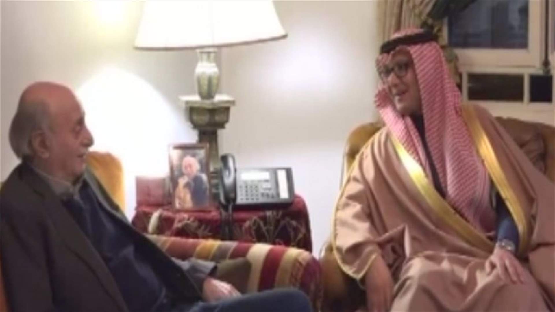 لقاء بين جنبلاط والبخاري