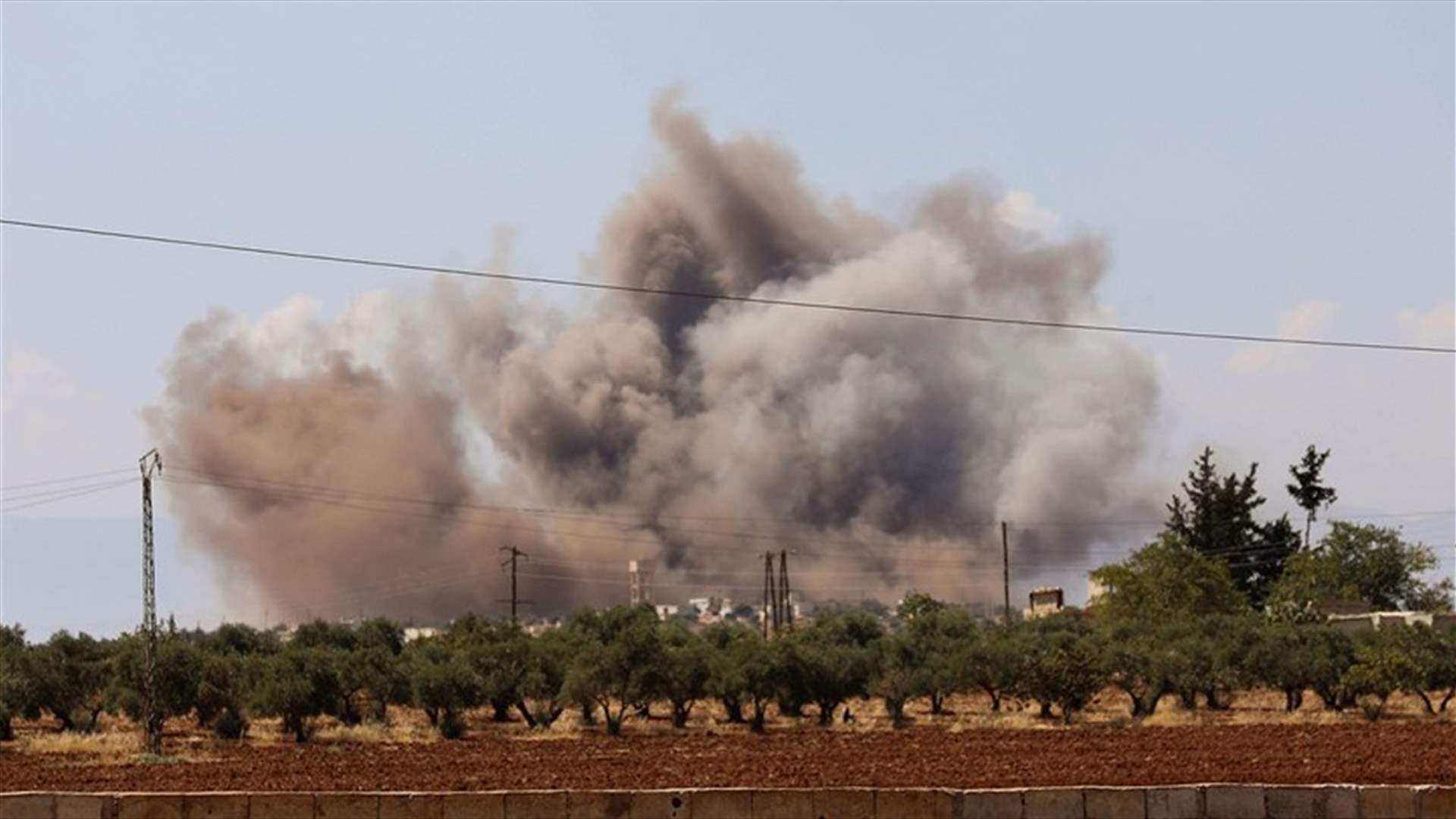 At least 17 killed in blast in Syria&#39;s rebel-held Jisr al Shughour - rescue workers