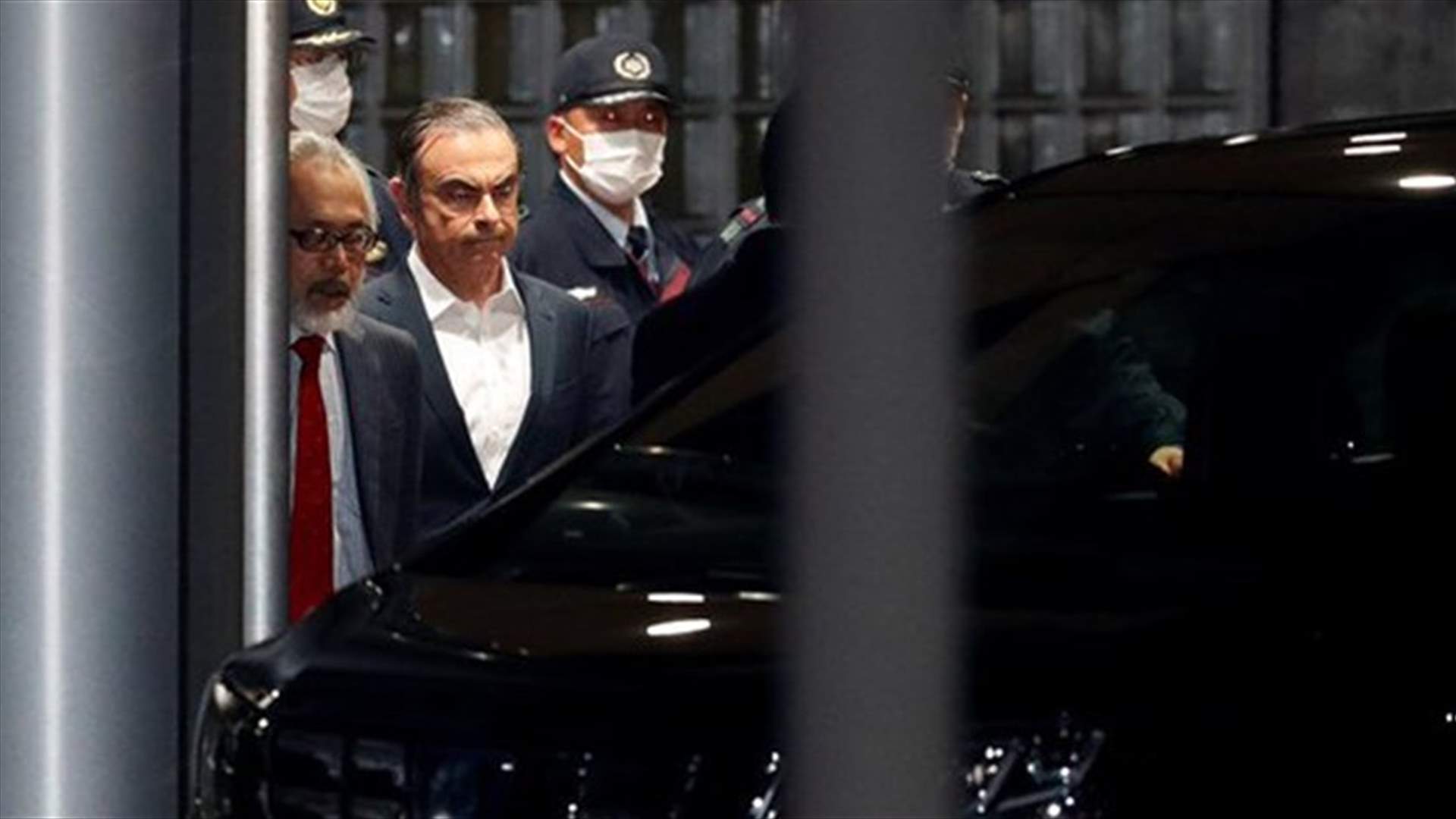 Ex-Nissan boss Ghosn released from Tokyo jail after posting bail-[PHOTOS]