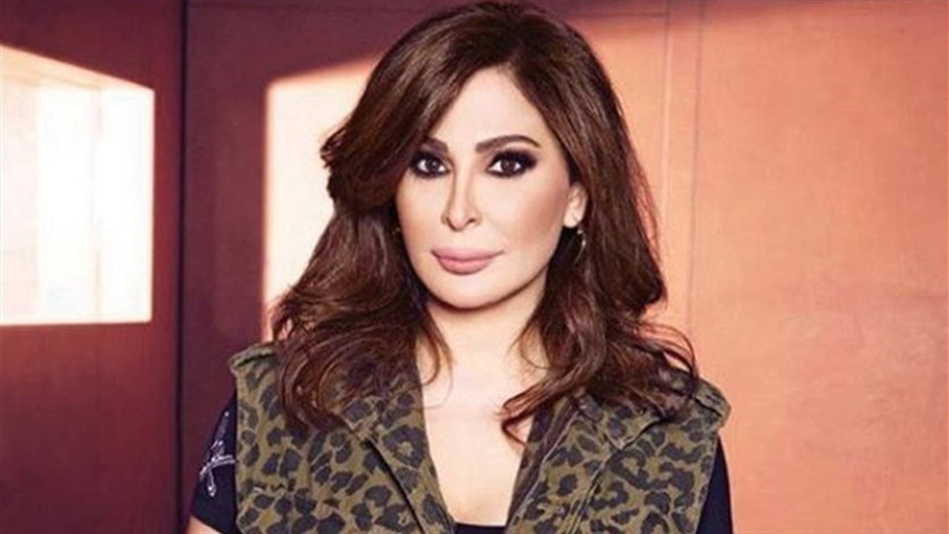 إليسا في فيديو طريف... تمارين رياضية مع كلبها