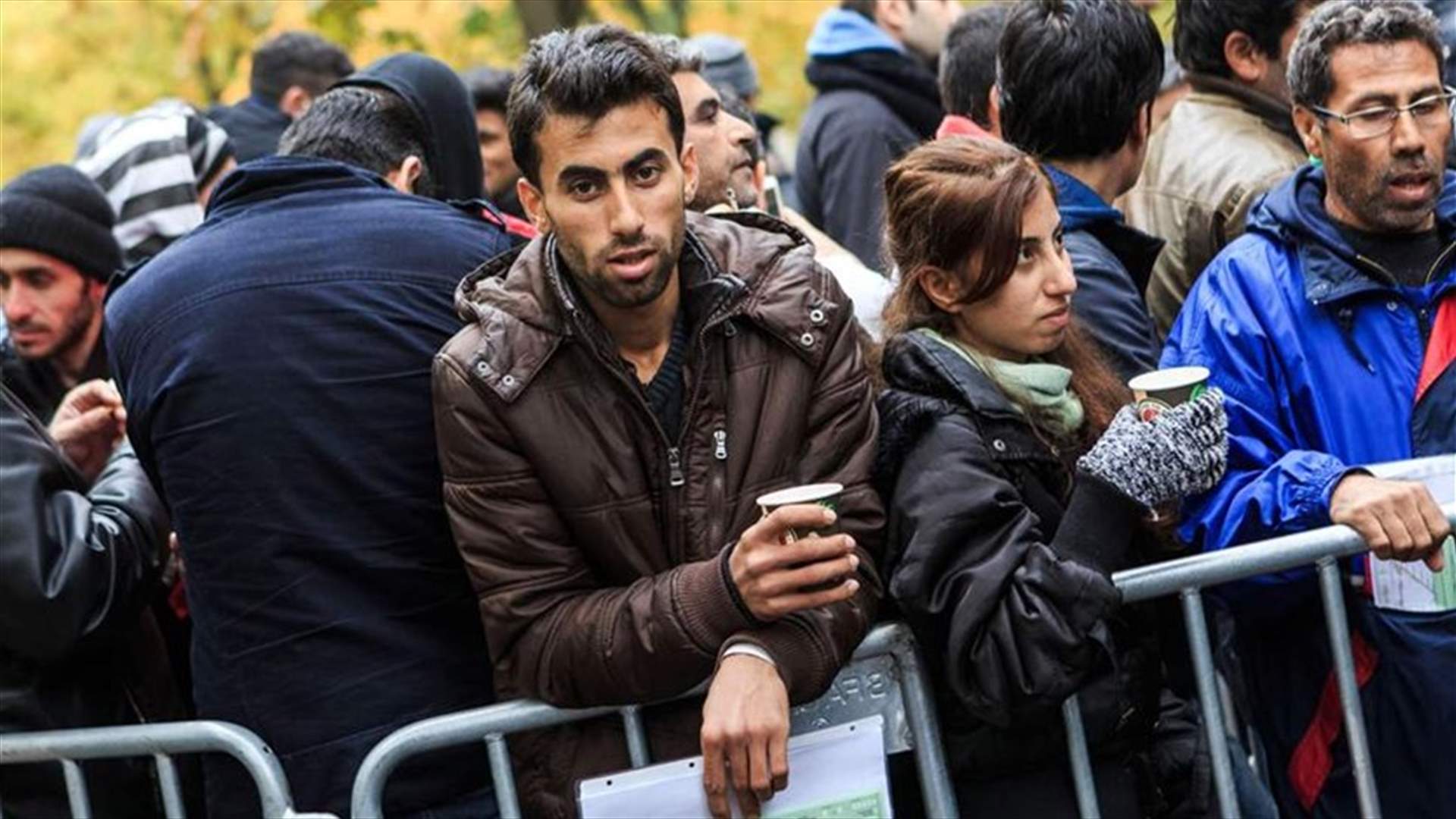 المانيا تعلق معالجة طلبات لجوء بعض السوريين