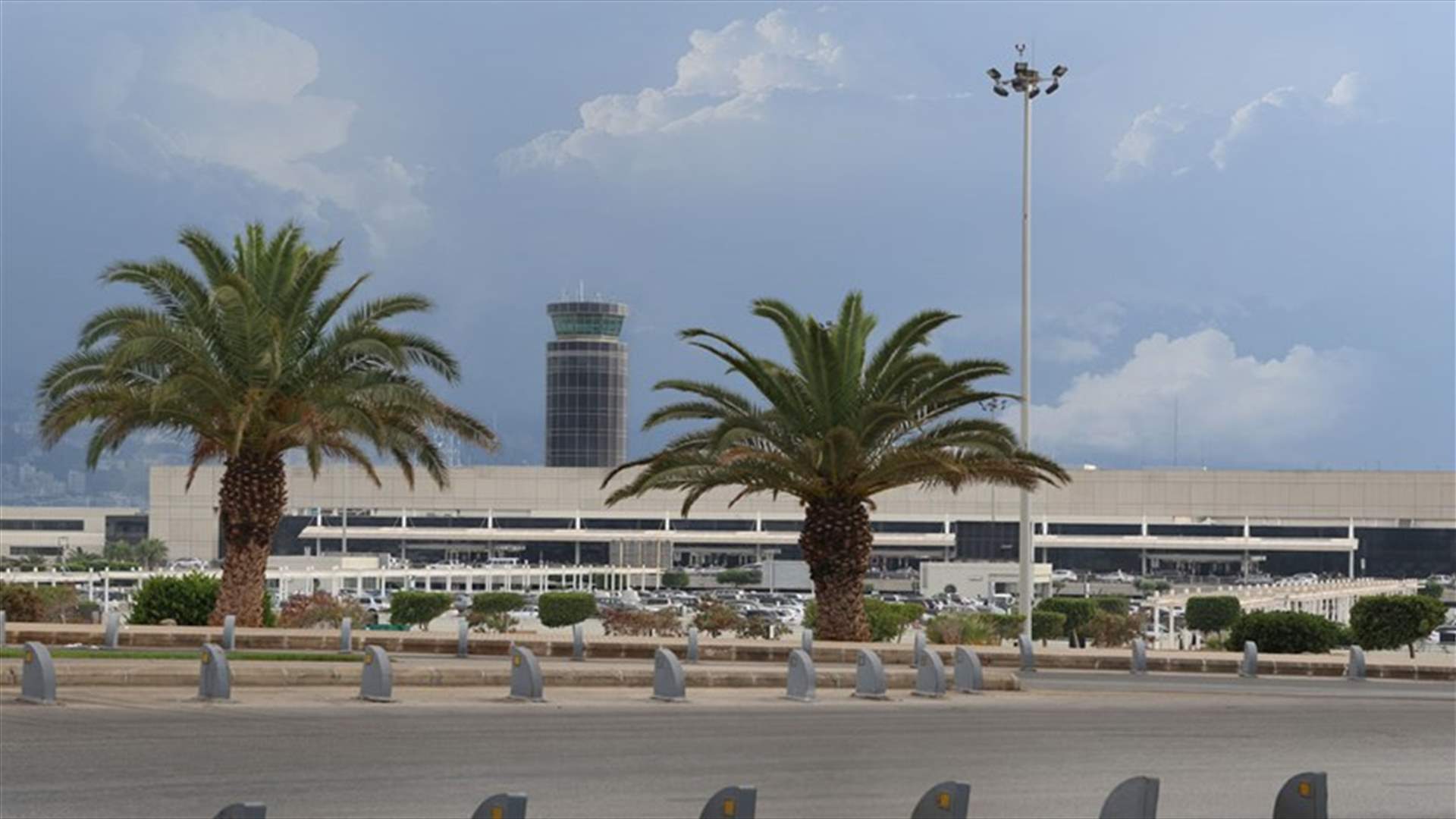 الدفعة الأولى من السياح اللبنانيين الذين سافروا مع مكتب محمد بركات الى شرم الشيخ تصل الى بيروت