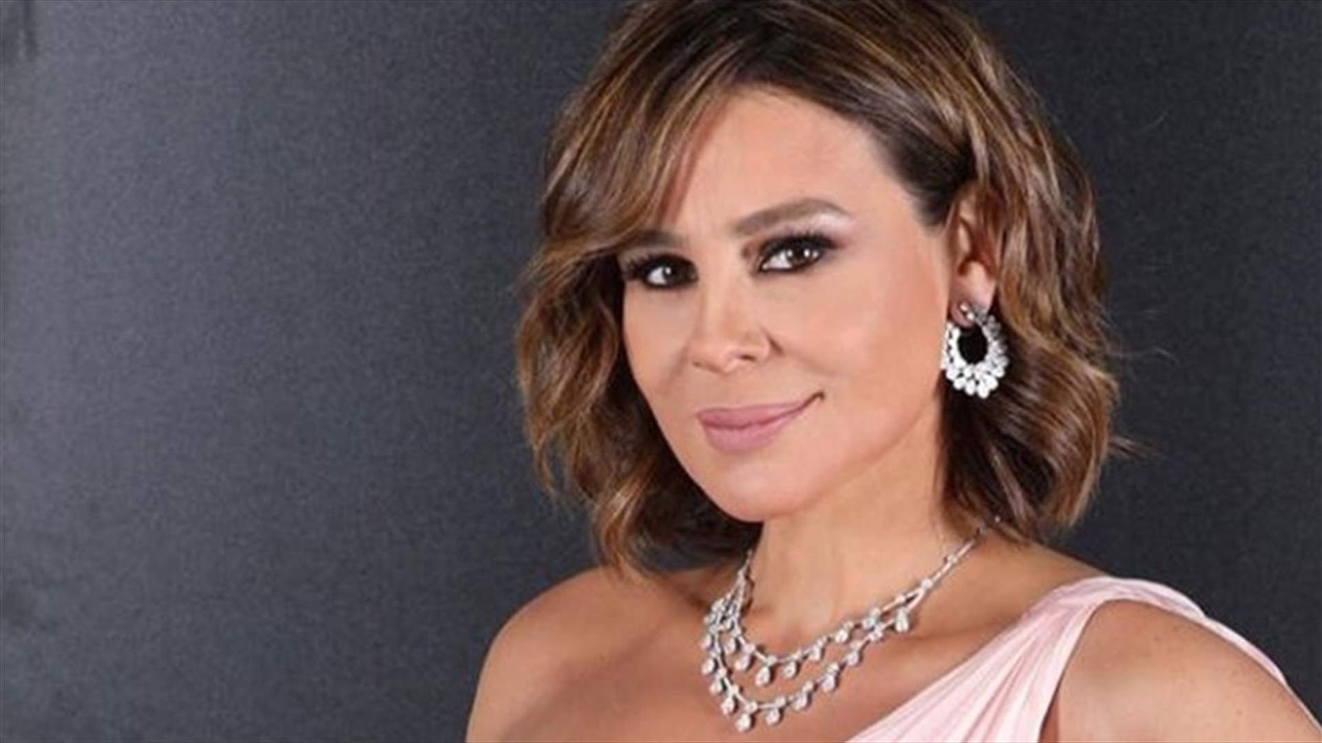 كارول سماحة تستمتع بوقتها مع ابنتها على البحر في شرم الشيخ (فيديو)