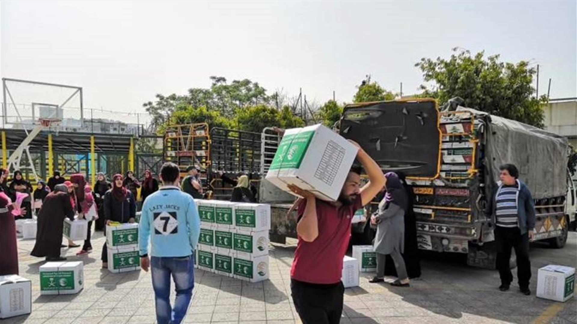 Food parcels from King Salman Center distributed to 1750 families in Minieh and Ain al-Helweh