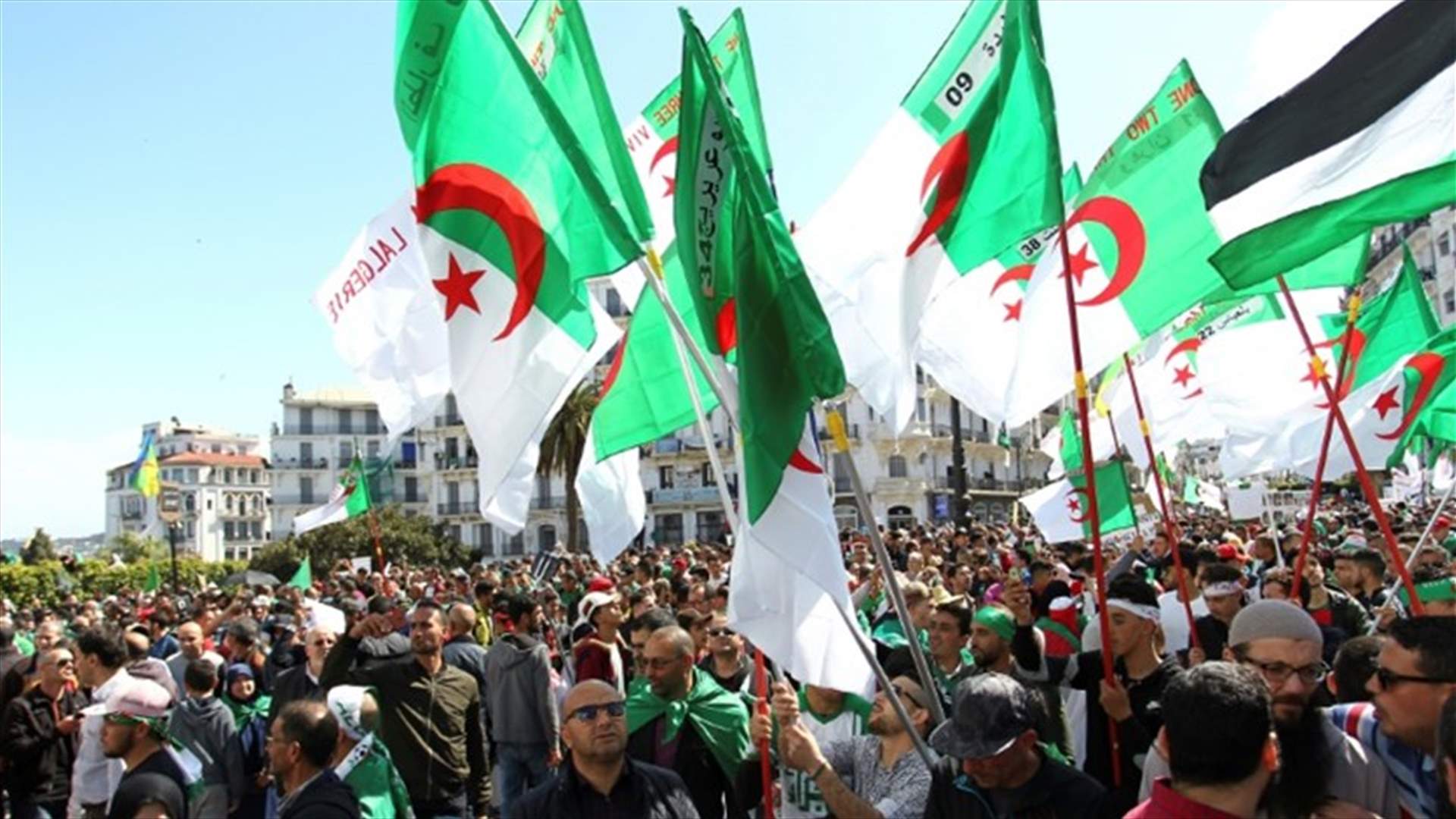 النيابة العامة الجزائرية تستجوب رئيس الوزراء السابق