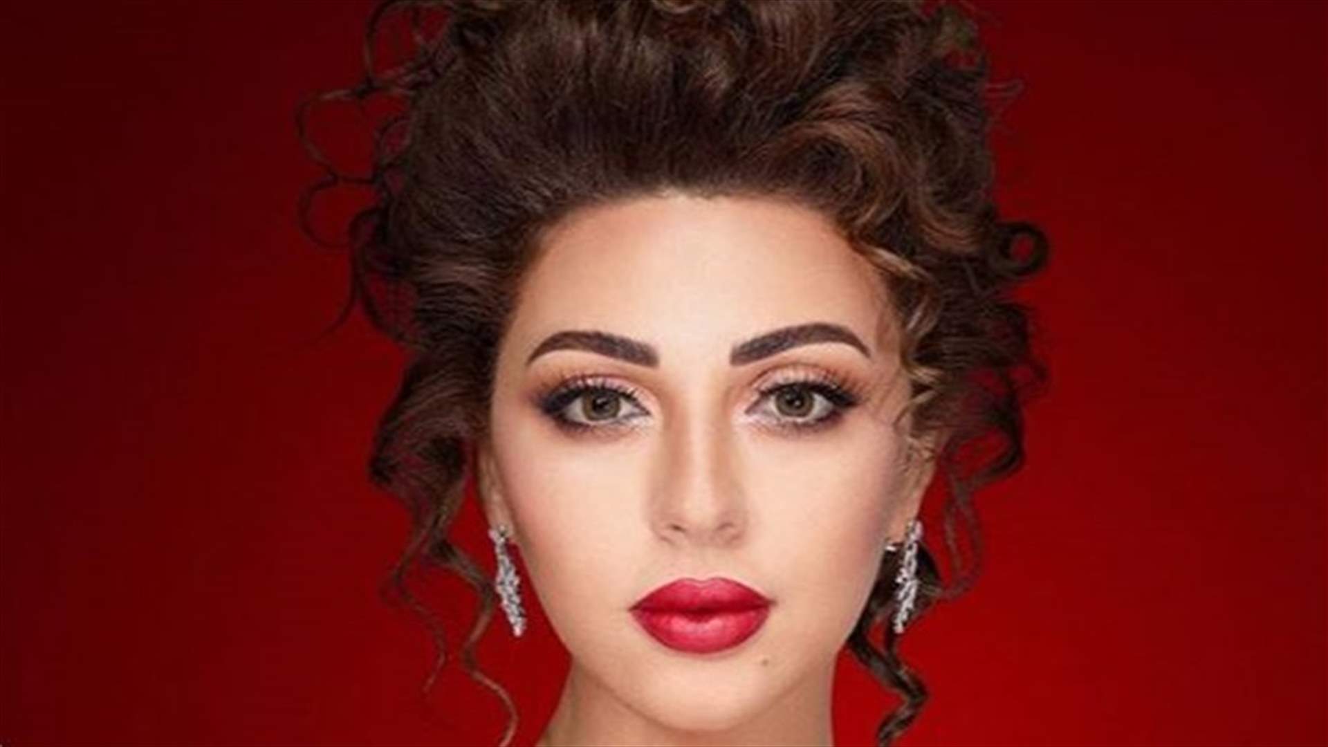 ميريام فارس تستعرض رشاقتها بفستانٍ قصير (فيديو)