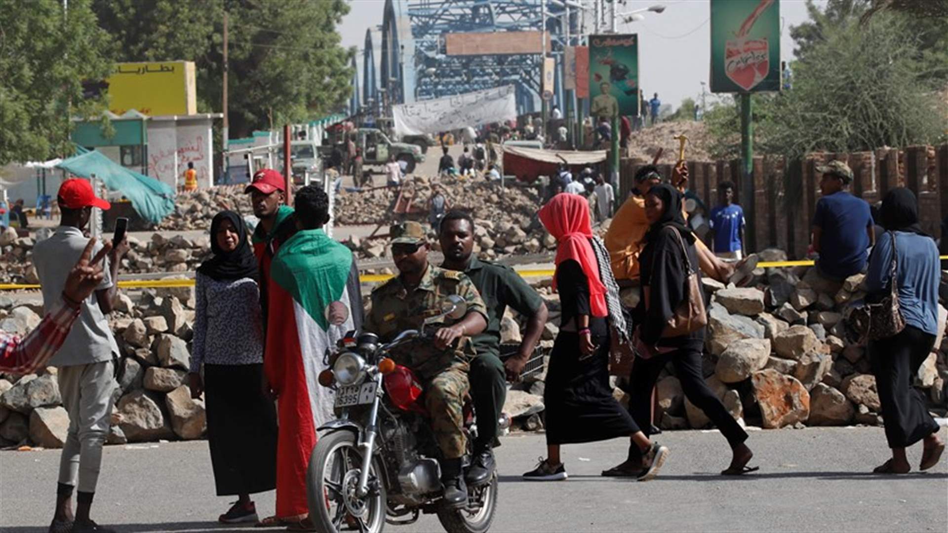 مقتل ستة من عناصر قوات الأمن في السودان إثر مواجهات مع متظاهرين الإثنين