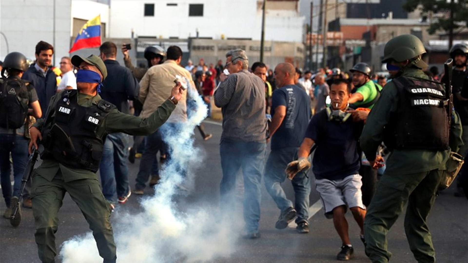 تطورات متسارعة في فنزويلا... والحكومة تدين محاولة انقلاب عسكري