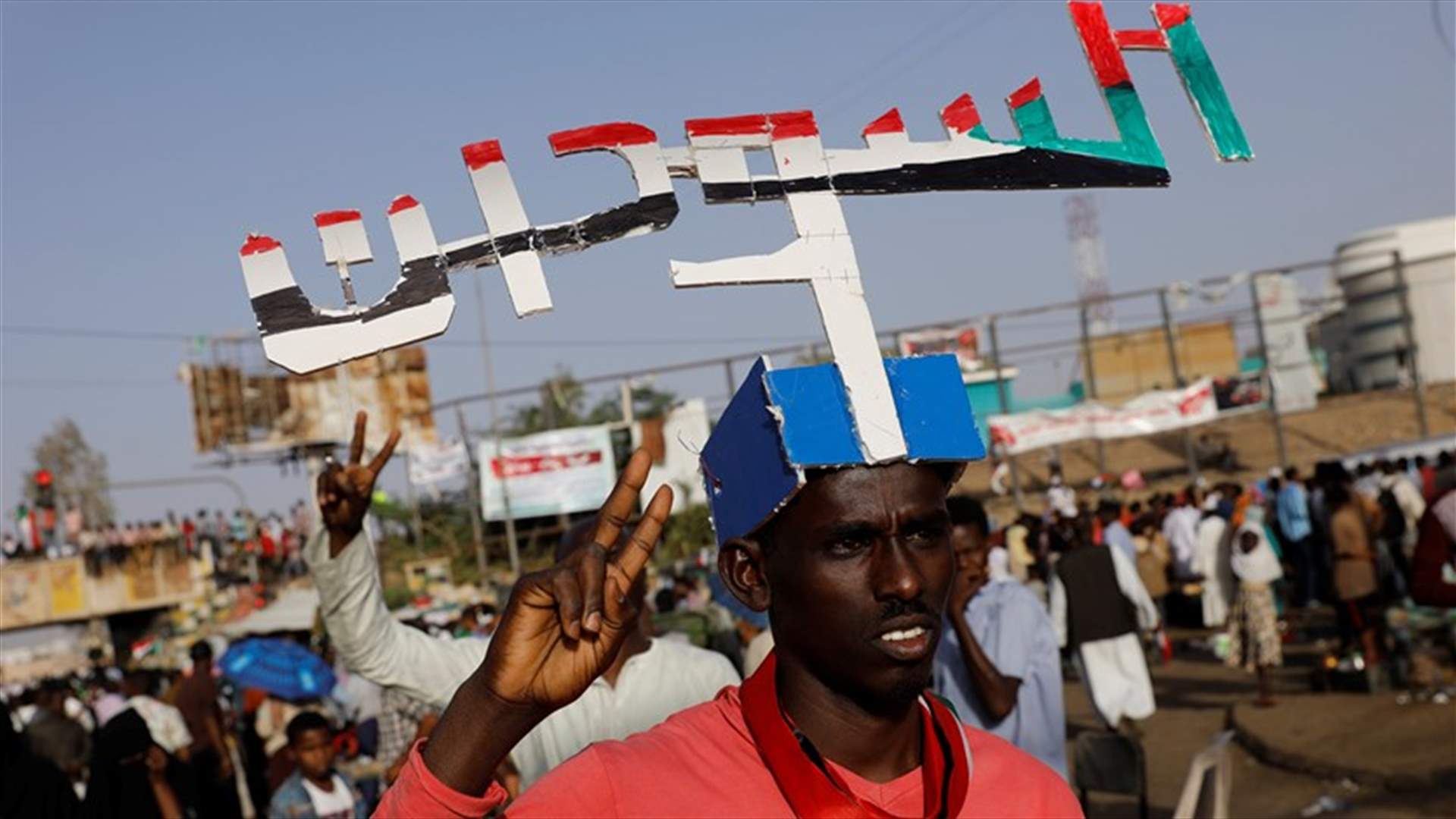 المجلس العسكري بالسودان يقبل استقالة ثلاثة من أعضائه... ماذا عن التحركات والاعتصامات؟