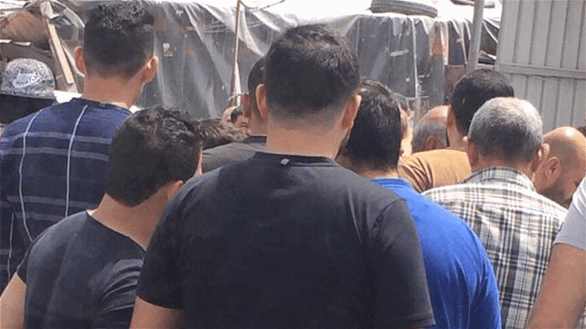 جريح بحادث سير على طريق حلبا عكار (صورة)