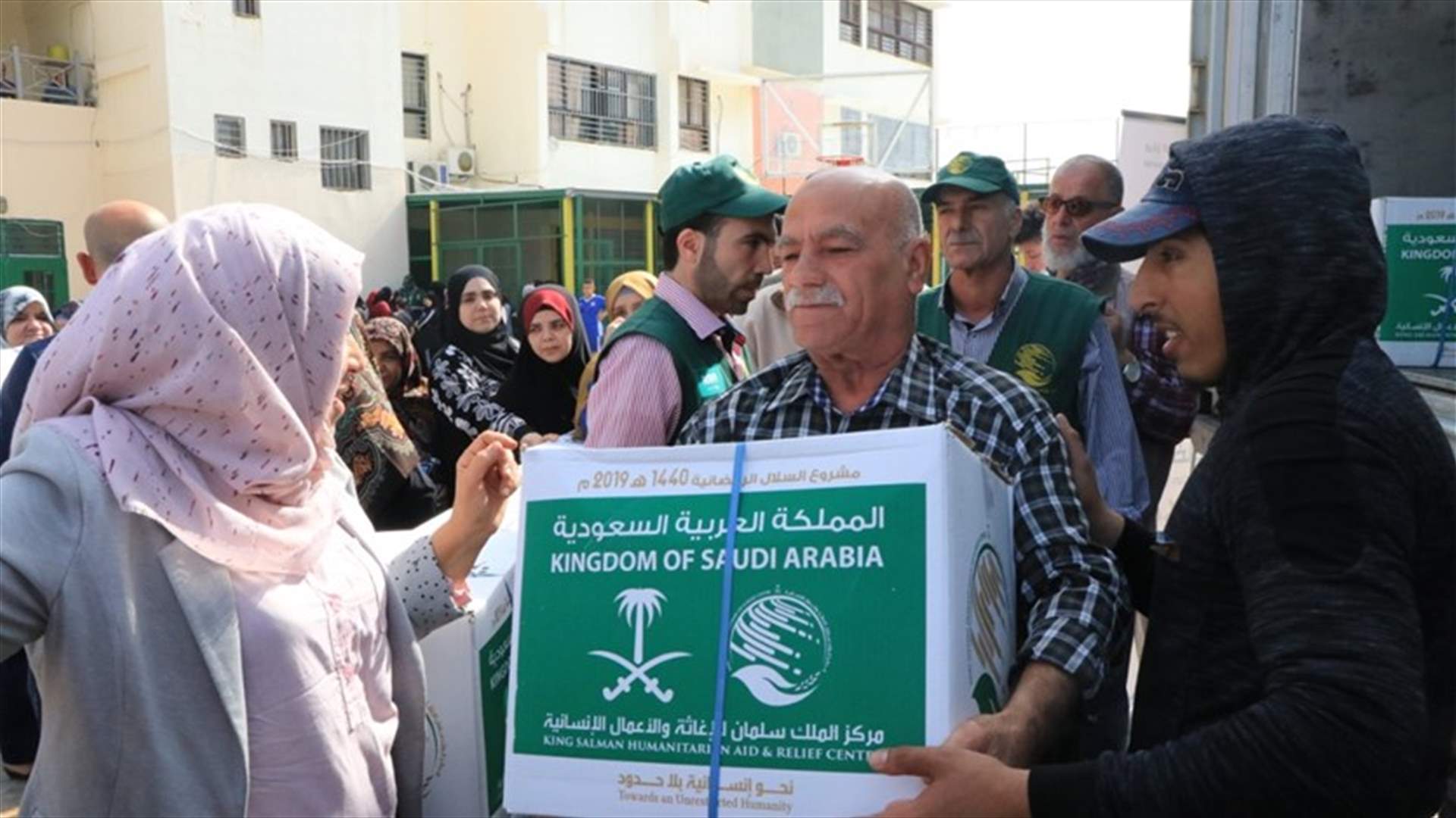 سلل غذائية رمضانية سعودية للاجئين في عين الحلوة وعرمون