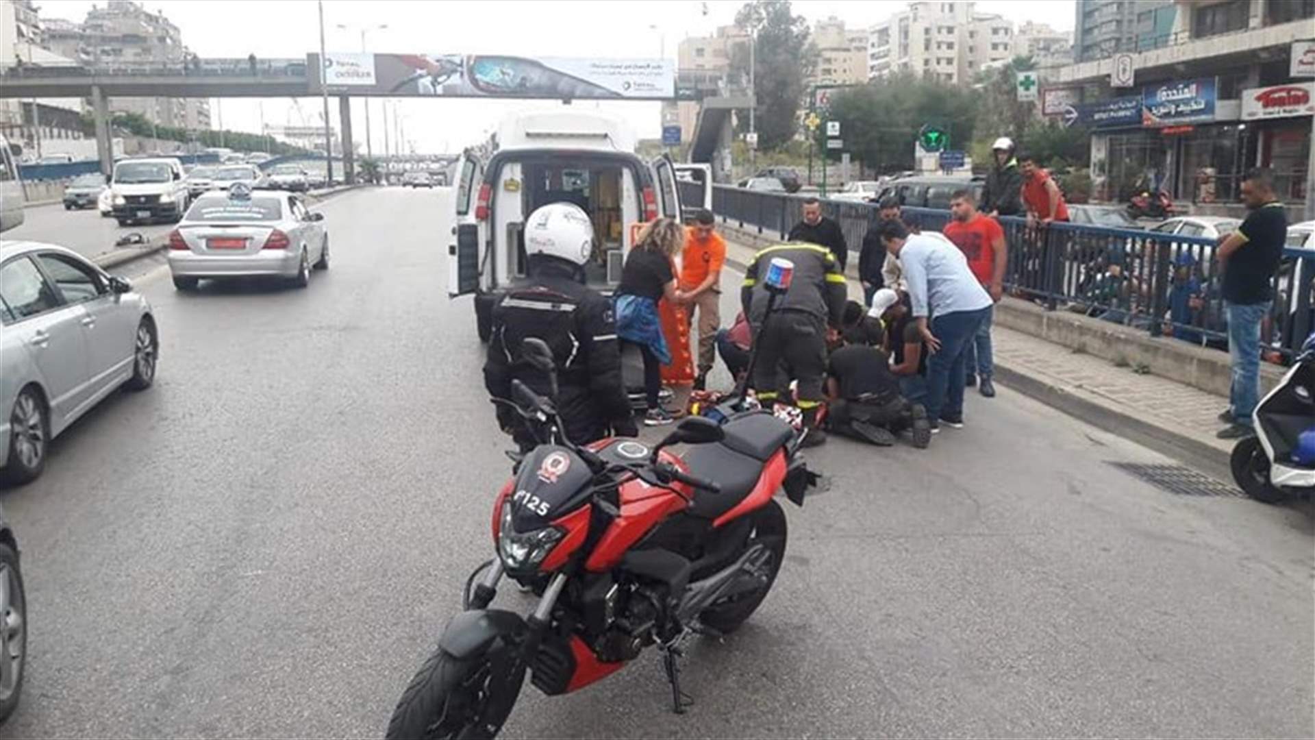 مهمة جديدة للـ Moto Ambulance... إنقاذ جريح على جسر سليم سلام (صور)