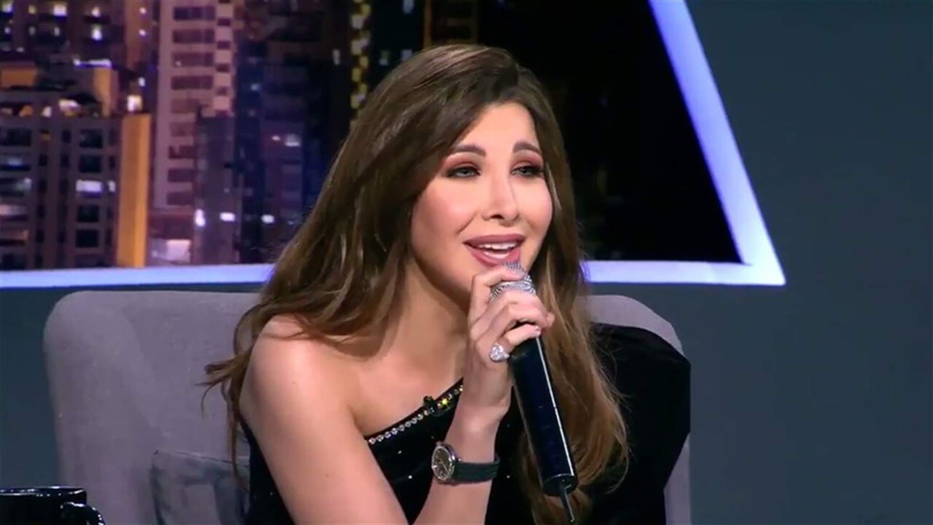 نانسي عجرم تُغني &quot;قالولي عنو كلام&quot; على طريقة هيفاء وهبي في لهون وبس (فيديو)