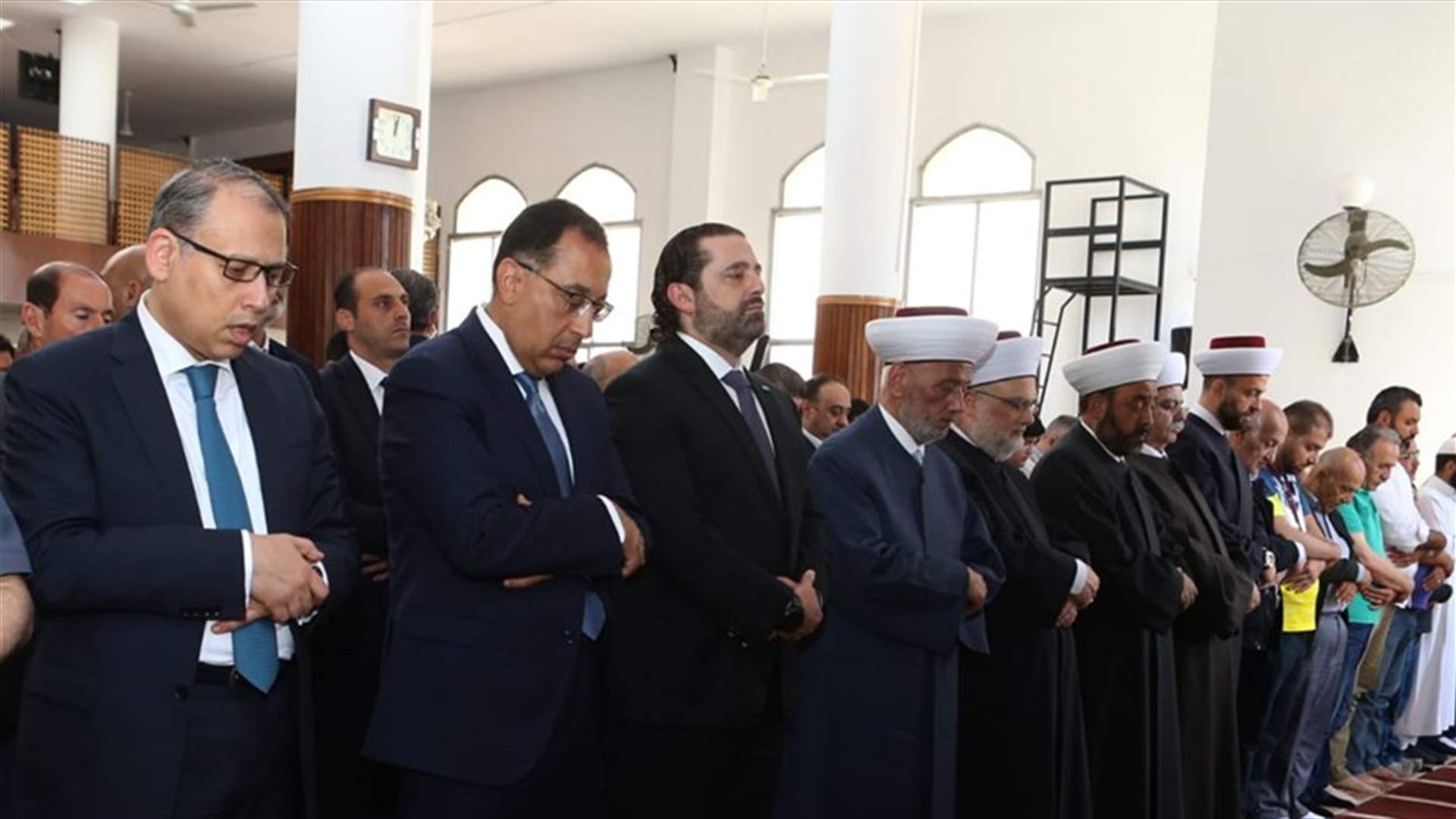 الحريري ومدبولي ودريان ادوا صلاة الجمعة في مسجد الامام علي في الطريق الجديدة