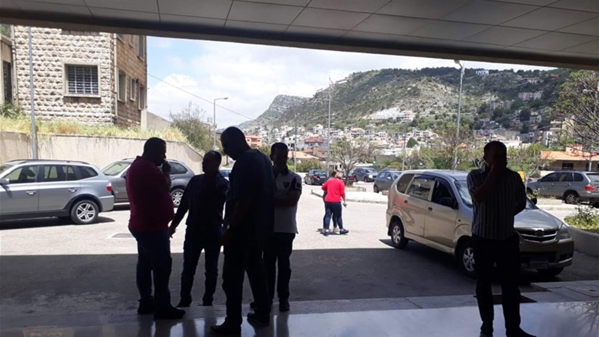 وقفة اعتراض لموظفي مستشفى جزين الحكومي