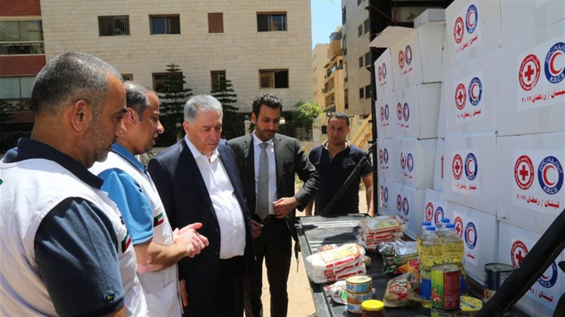 الكويت تقدم حصص غذائية للاجئين الفلسطينيين لبنان (صور)