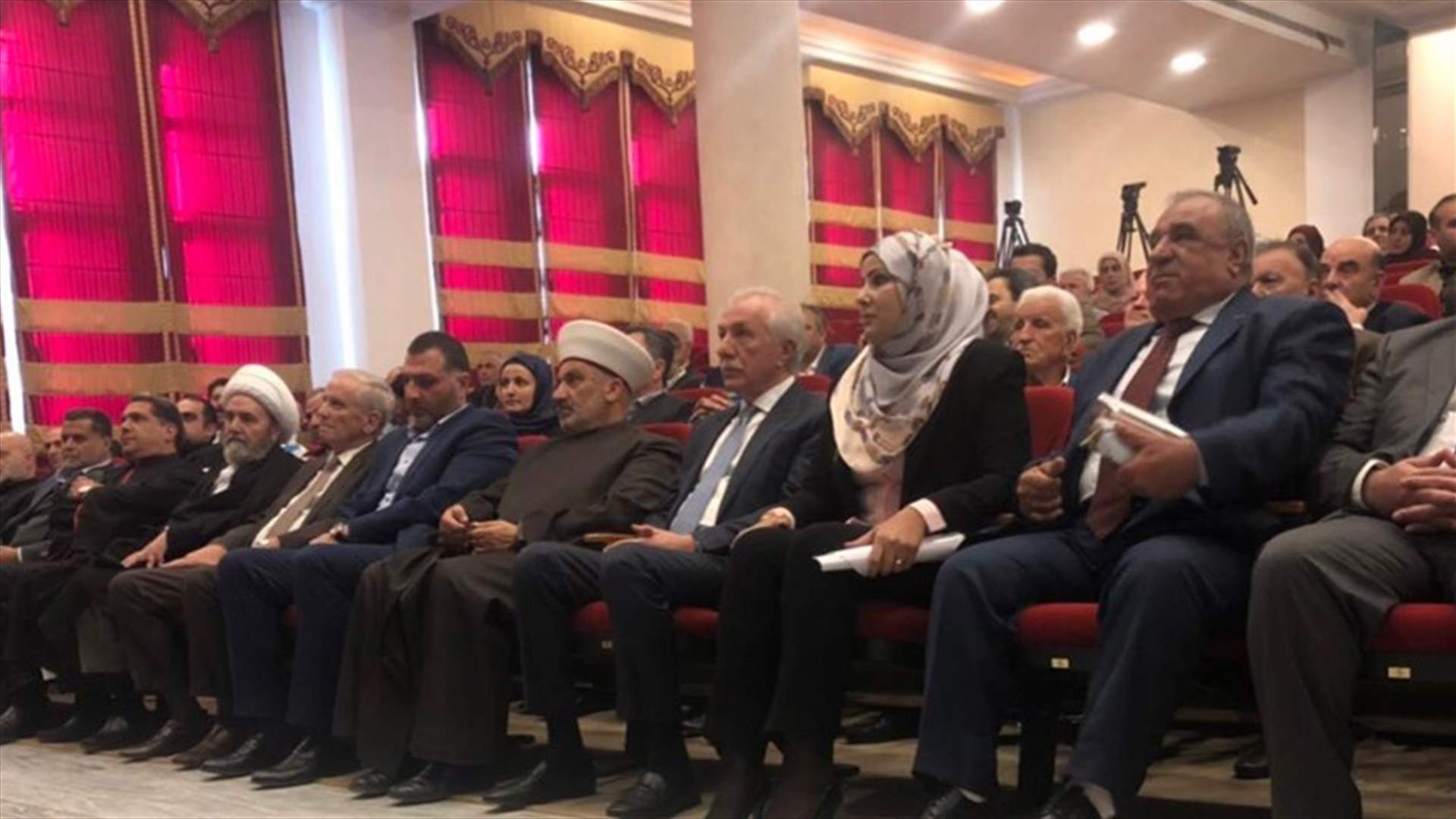 زعيتر: زراعة الحشيشة هي الحل لمشكلة تلوث التربة والبيئة