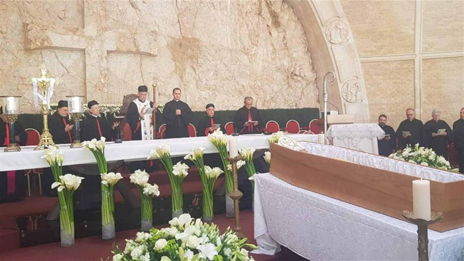 الراعي ترأس صلاة وضع البخور عن نفس المطران رولان ابو جودة