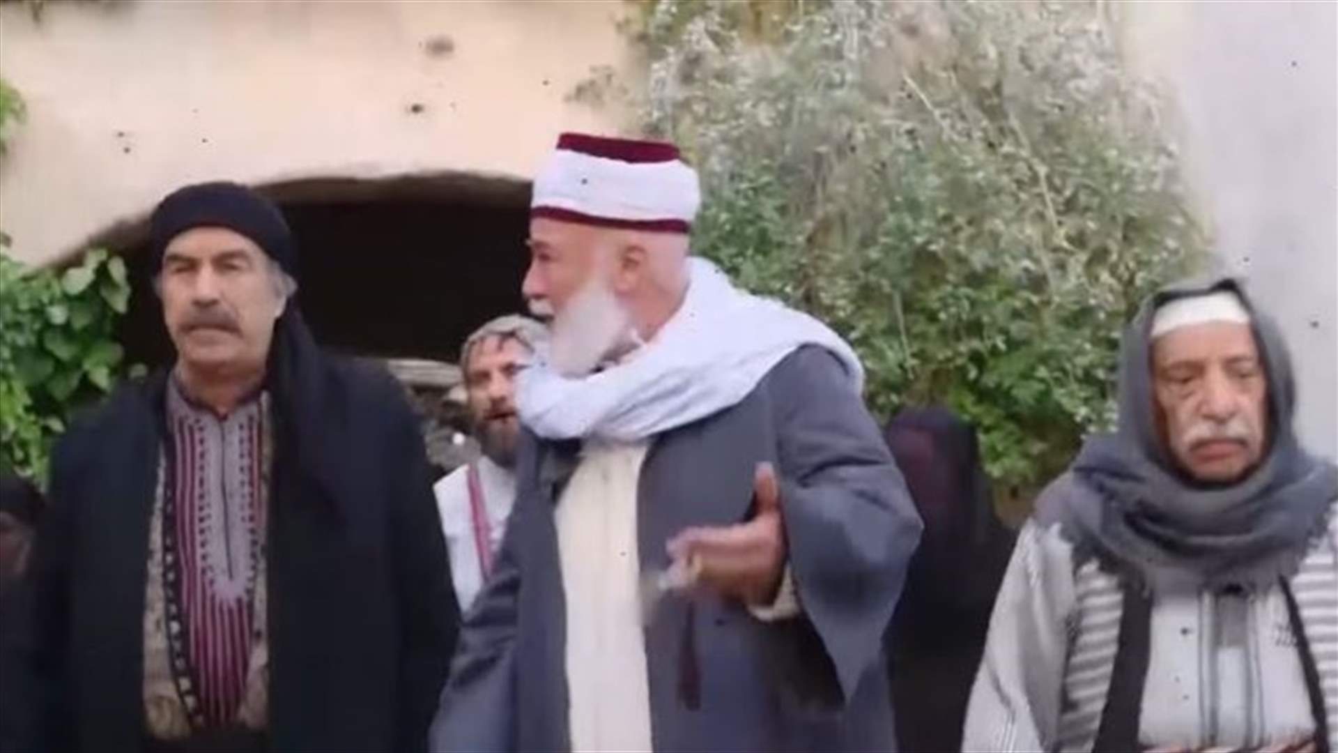 حارة الضبع الشامية تتحول إلى رماد بعد القصف الفرنسي... مشاهد من الحلقة الأولى (فيديو)