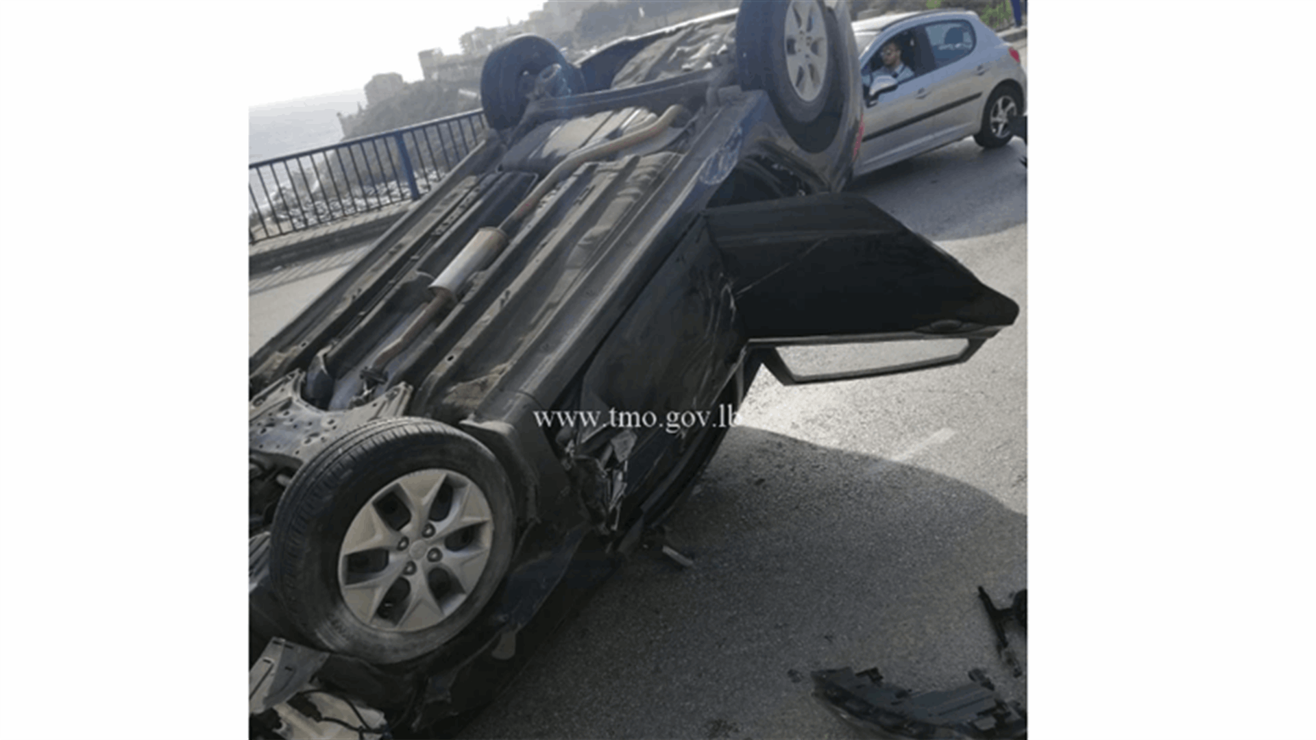 انقلاب مركبة على اوتوستراد أدما باتجاه جونية (صورة)