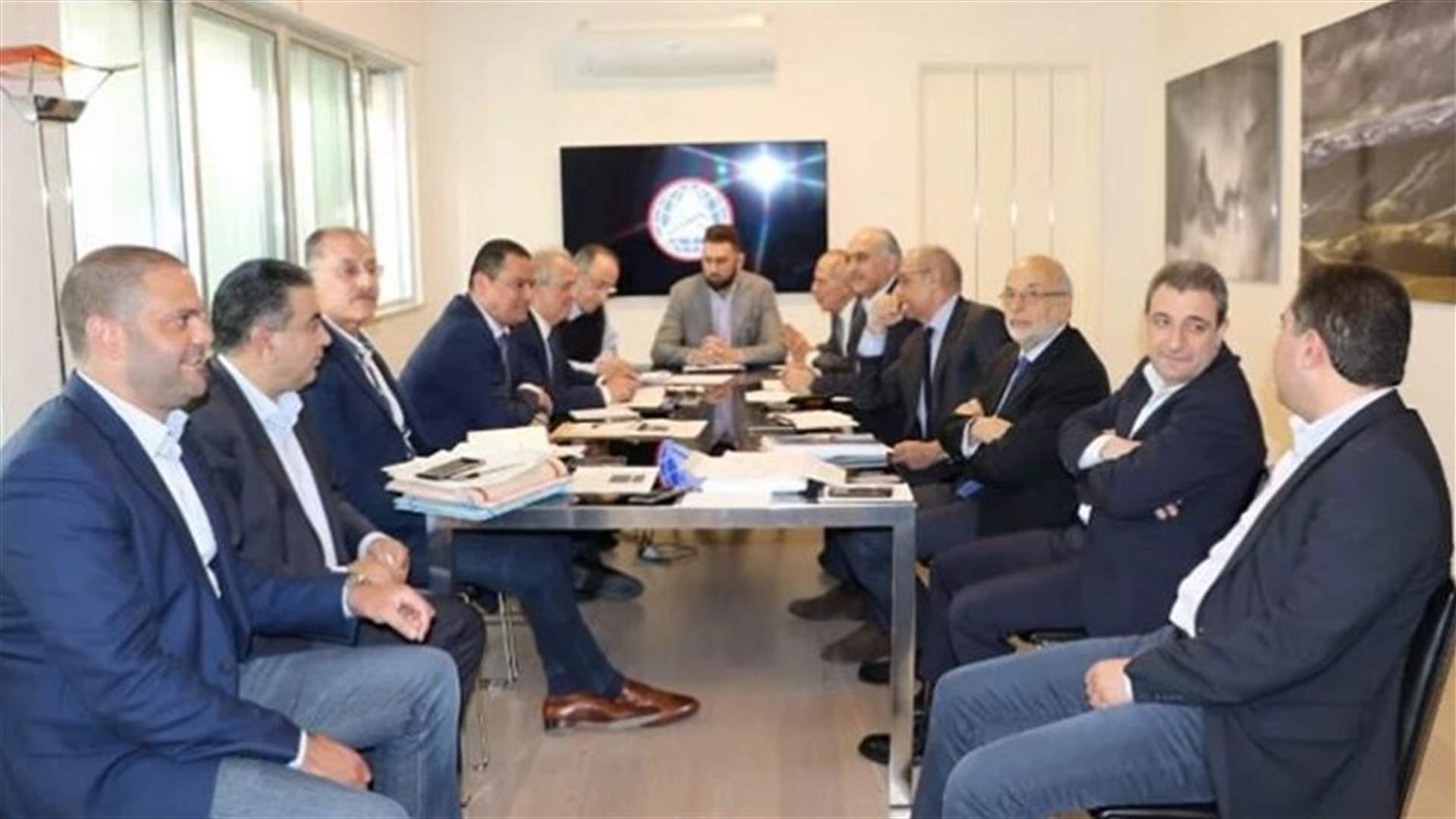 اللقاء الديمقراطي: للبحث عن الحلول المناسبة لتوفير الموارد الإضافية للدولة
