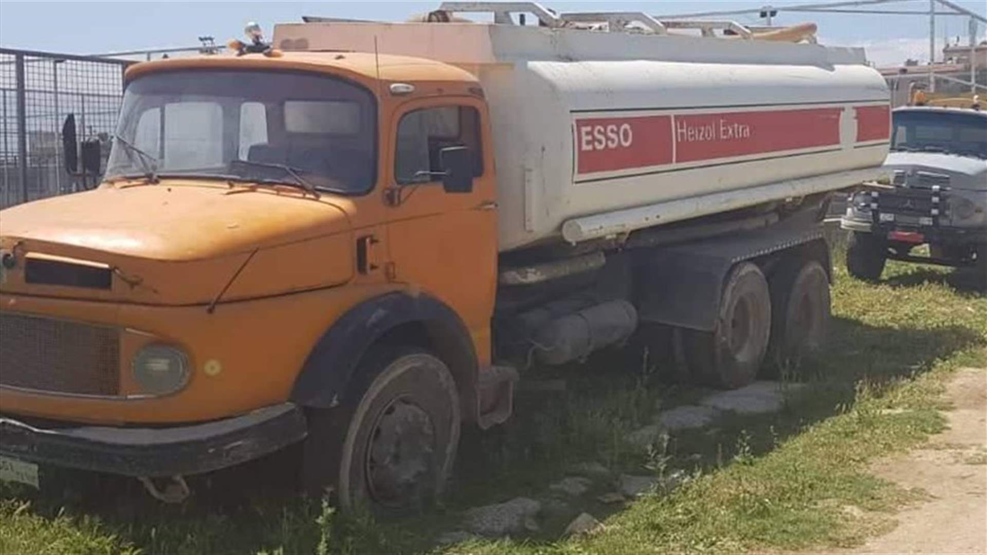 ضبط شاحنات محملة بمياه الصرف الصحي تفرغ حمولتها في الليطاني (صور)