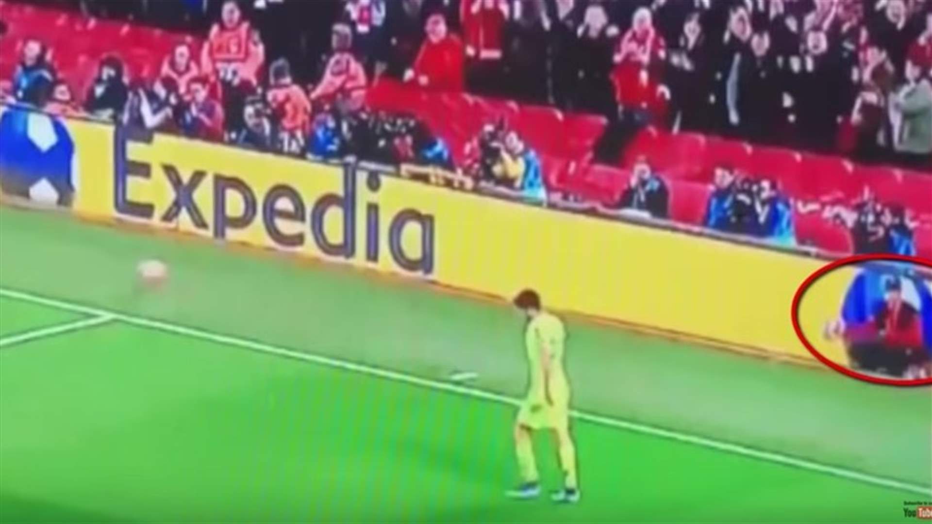 جامع الكرات يتحول إلى بطل في ليفربول بعد الانتفاضة أمام برشلونة (فيديو)