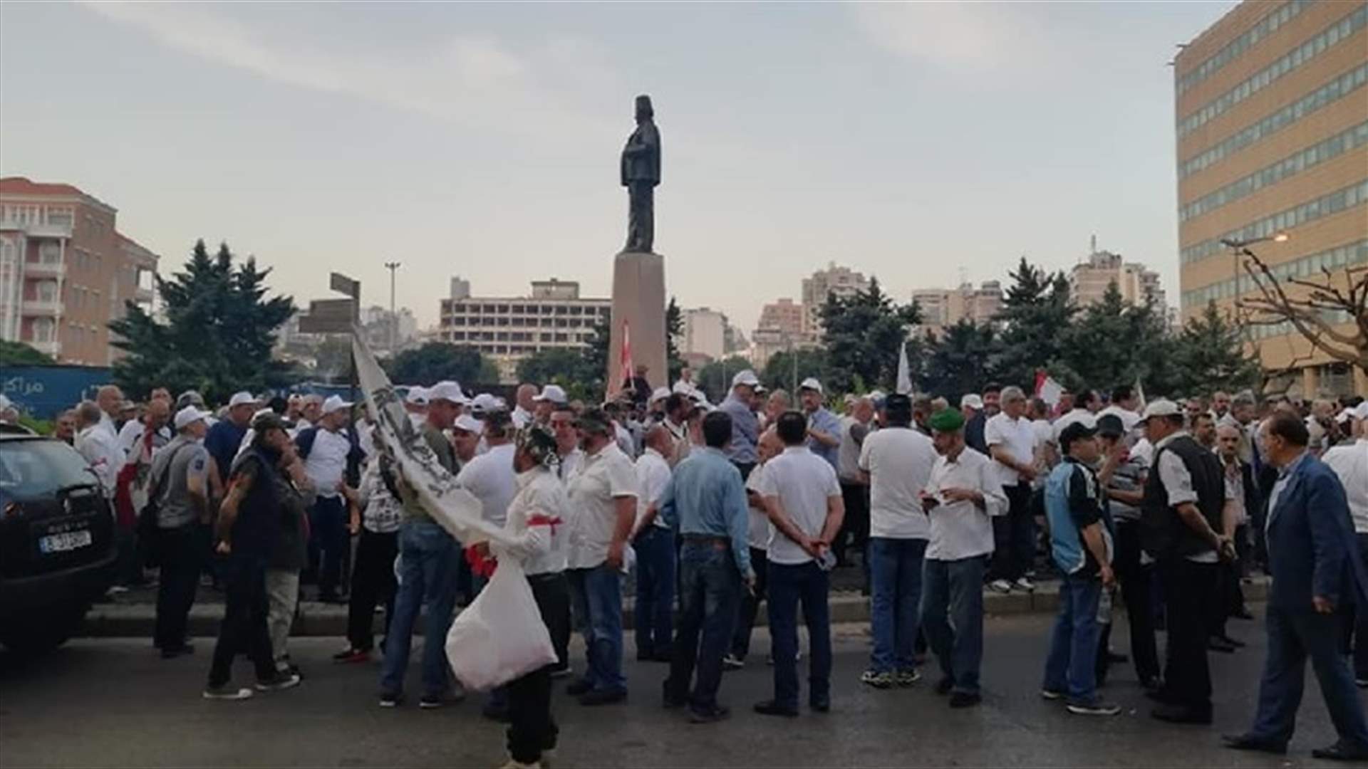 العسكريون المتقاعدون يعلنون &quot;التعبئة العامة&quot;: لاعتصام مفتوح غداً