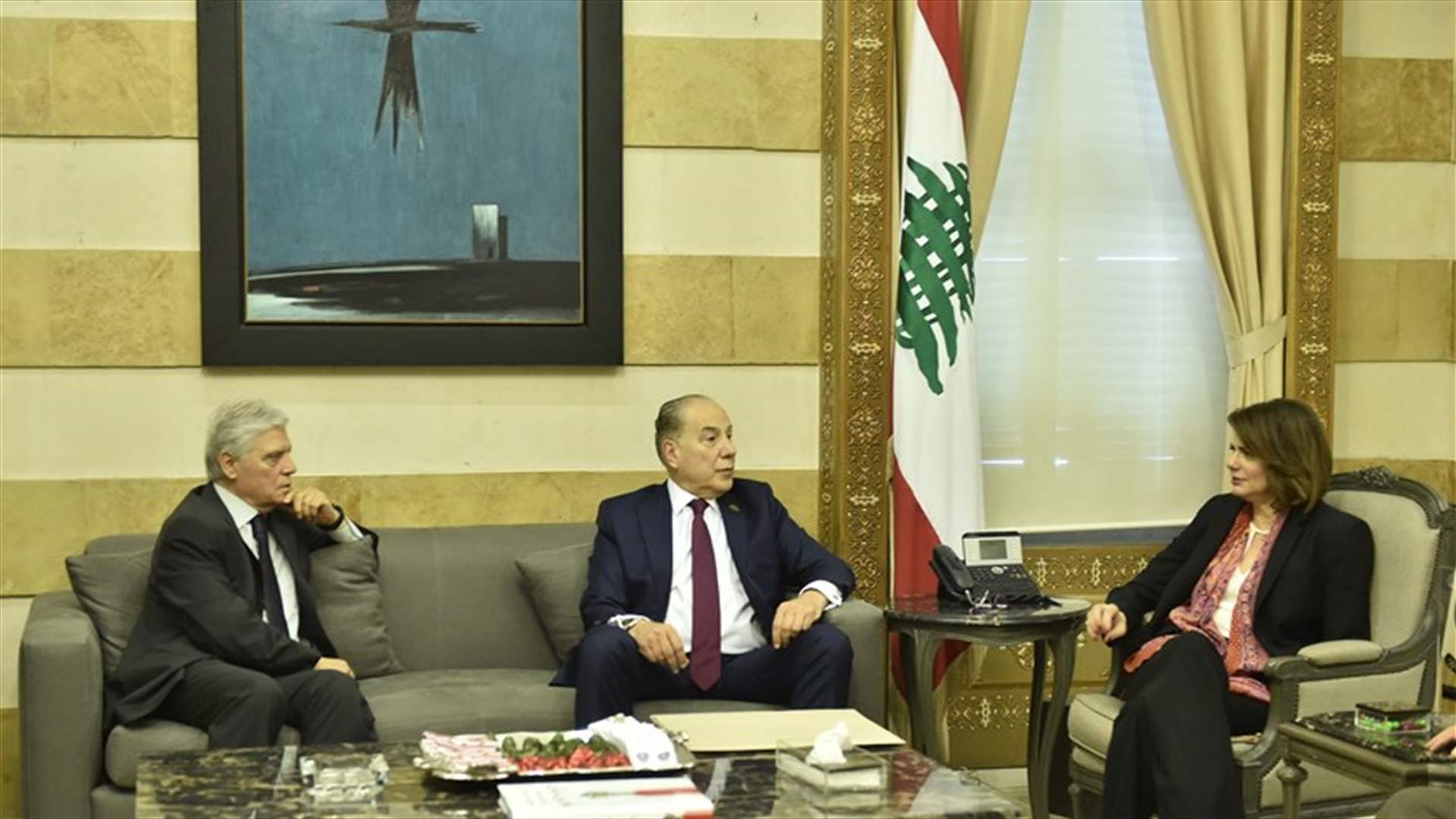 الحسن بحثت مشاريع اقتصادية مع غرفة طرابلس