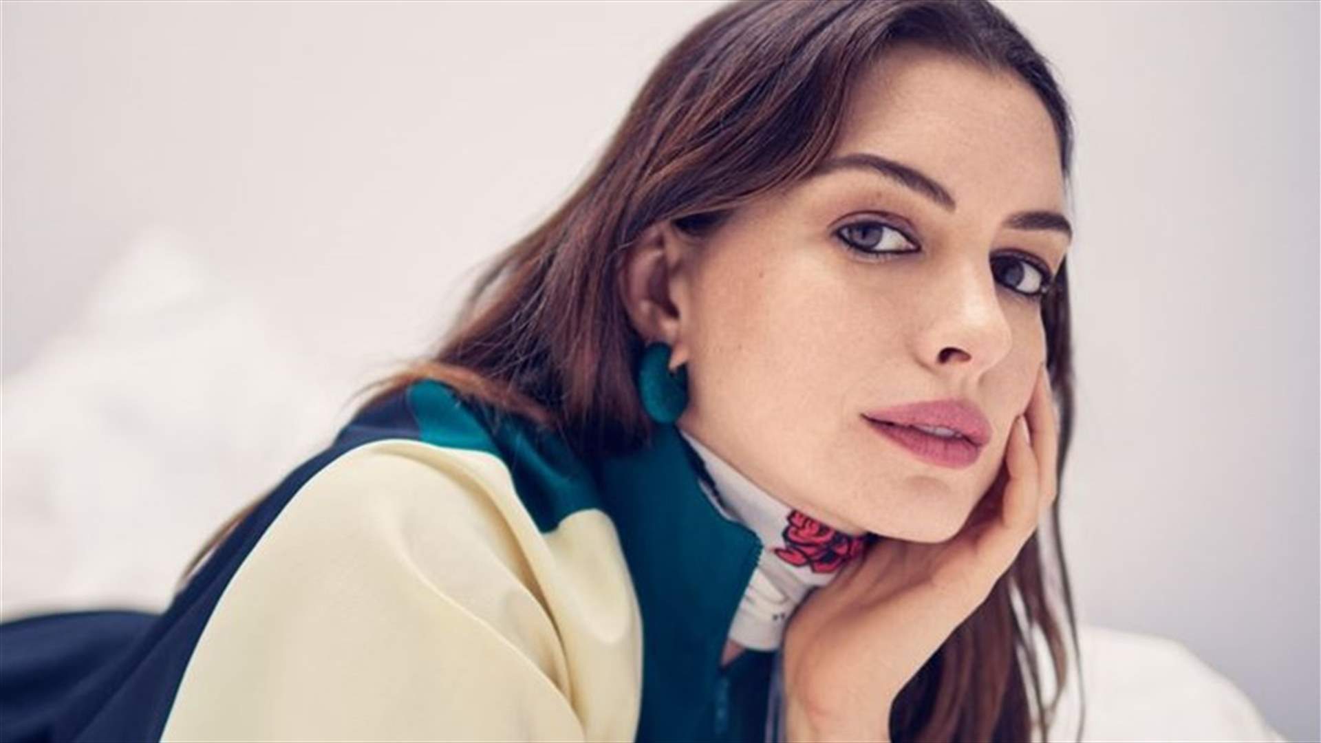 آن هاثاواي تتألق بتصميم ايلي صعب بالعرض الأول لفيلمها الجديد