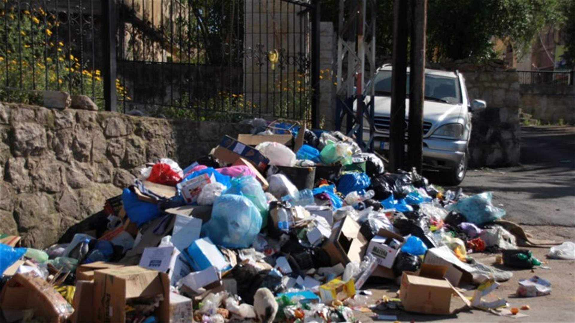 الاهالي يرفضون فتح مكب حي سكران لنقل النفايات المكدسة