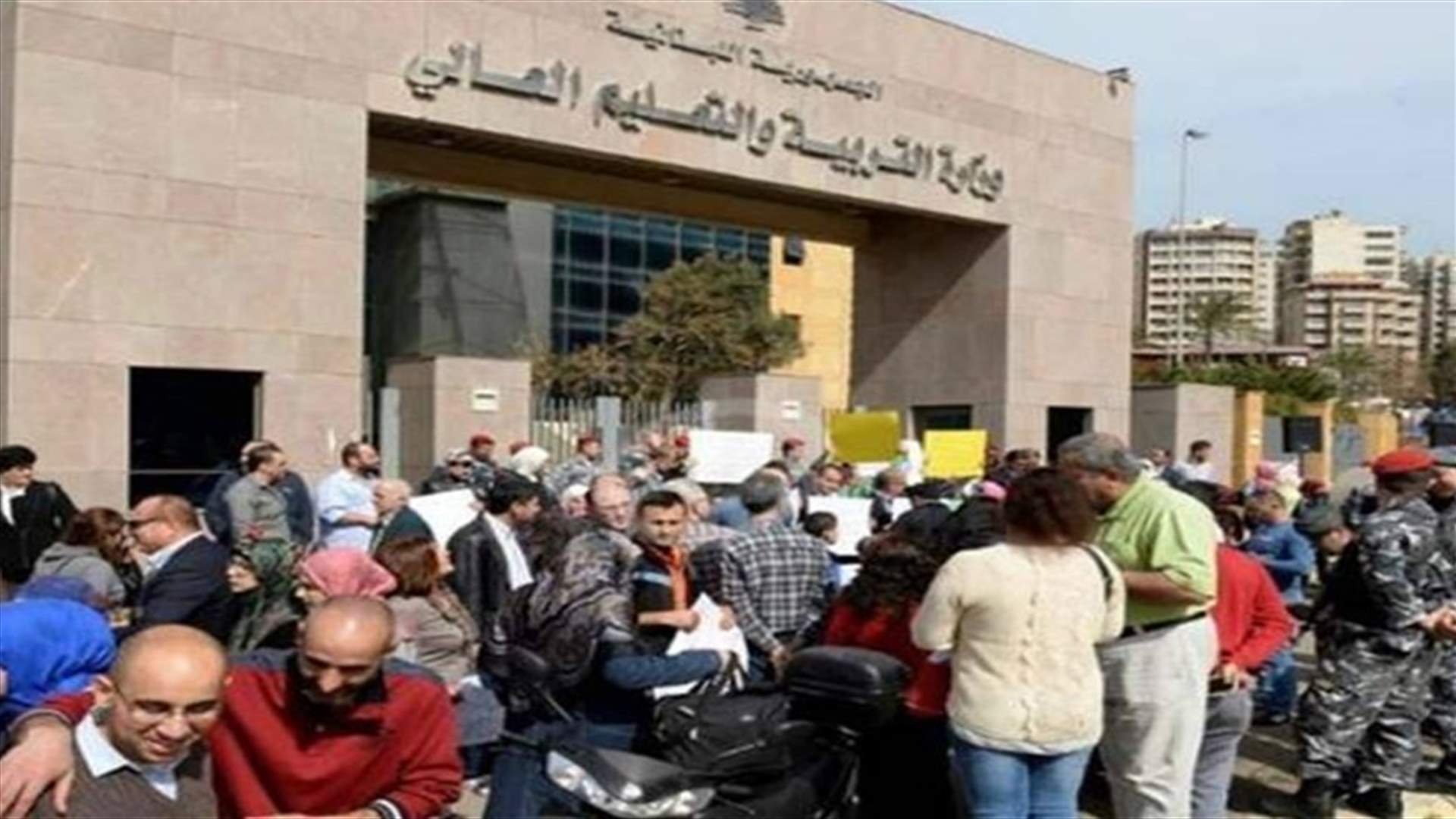 المتعاقدون يقرون التحرك فور إعلان أي جهة الإضراب المفتوح