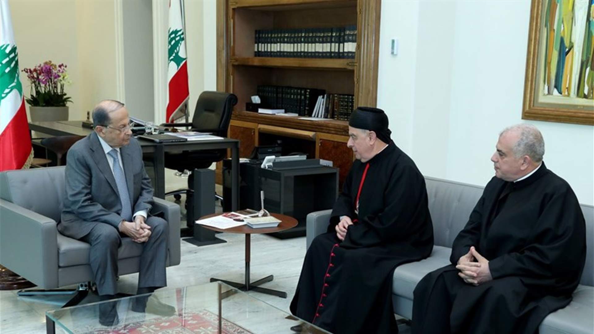 عون تسلّم نعيا من الراعي بوفاة البطريرك صفير