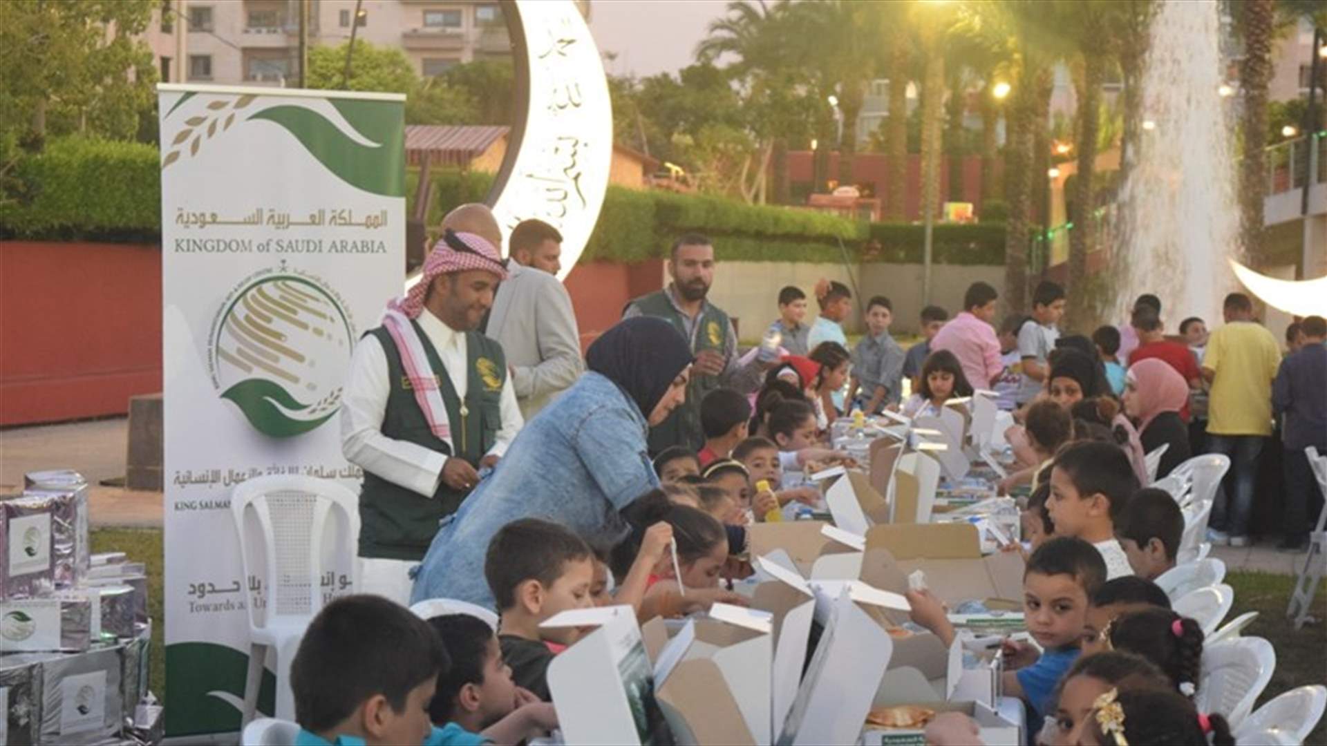 مركز الملك سلمان للإغاثة والأعمال الإنسانية دشن مشروع القرية الرمضانية في طرابلس (صور)