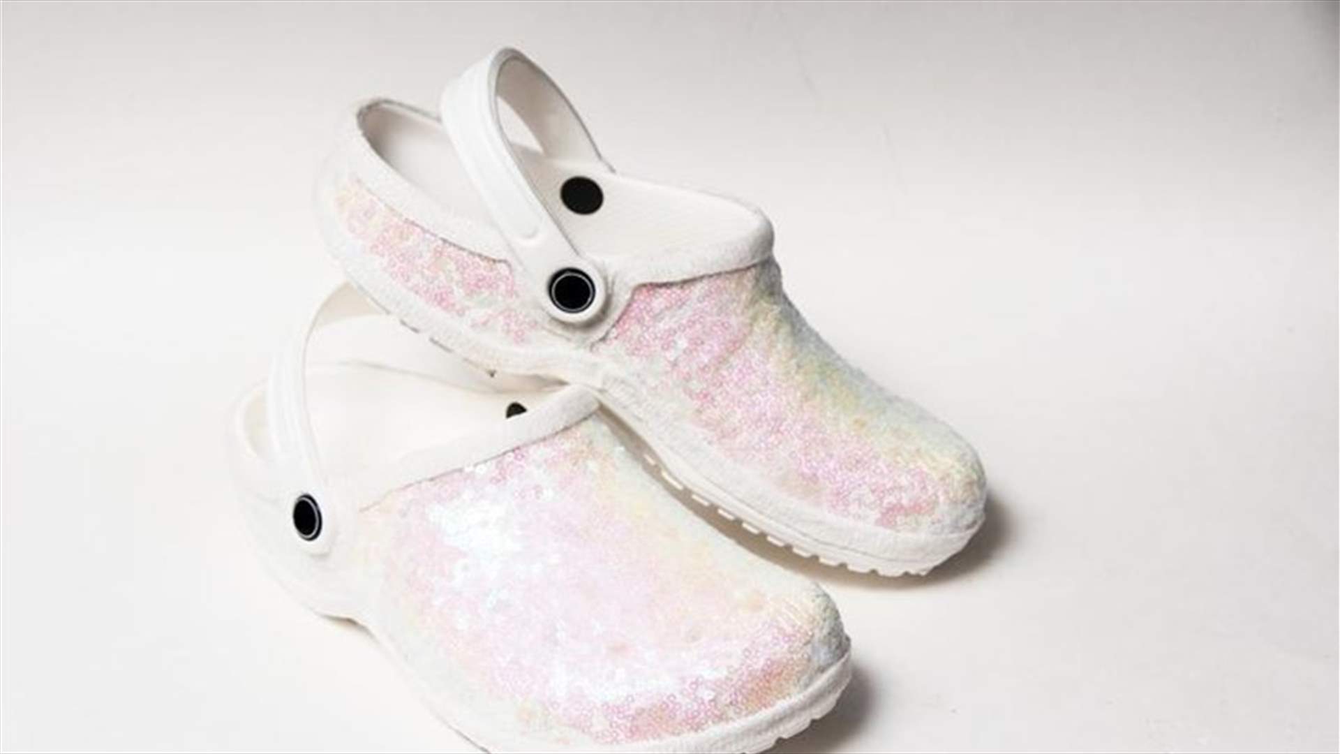 حذاء Crocs للعرائس... إليكم سعره! (صورة)